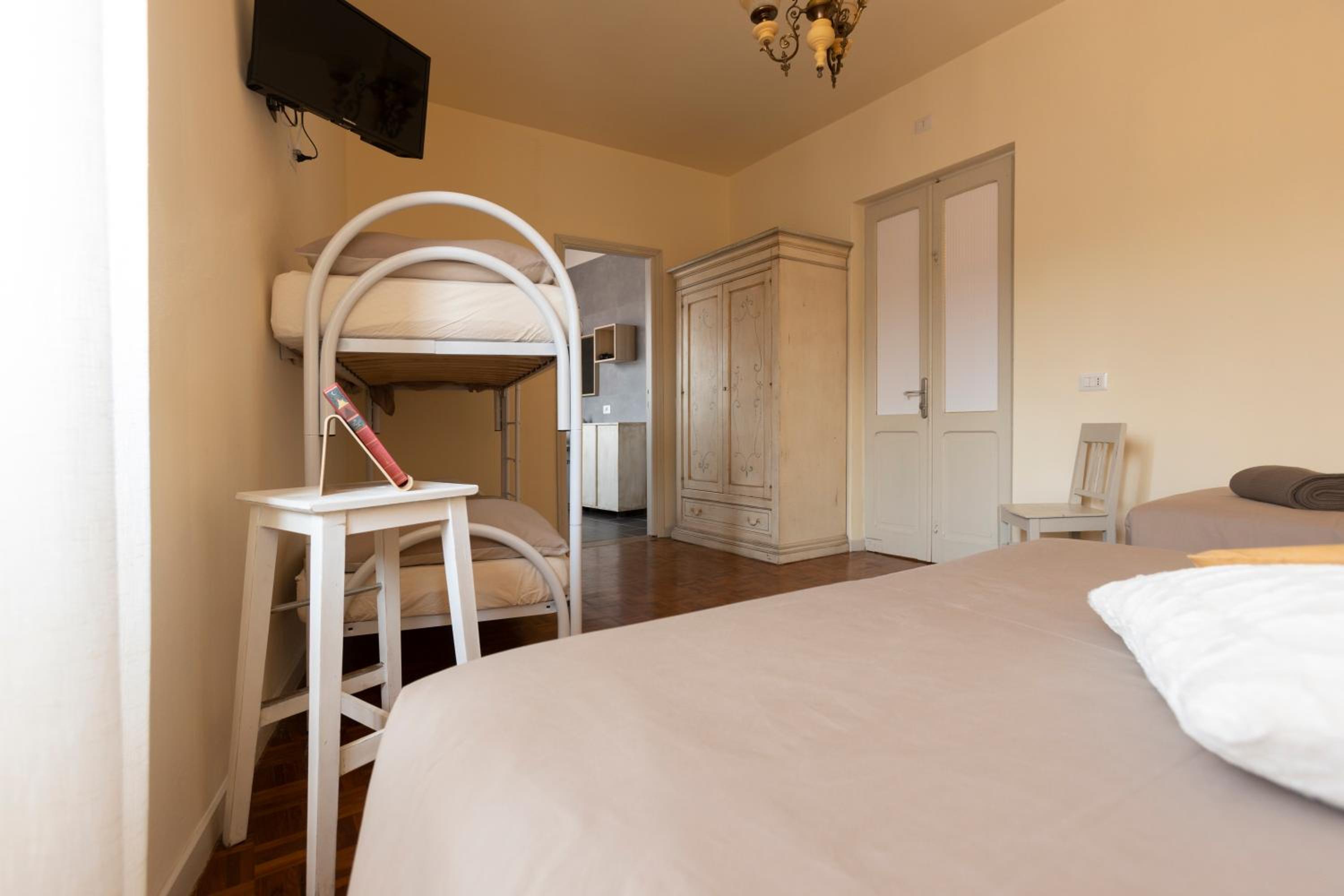 Family Room With Private Bathroom photo 3