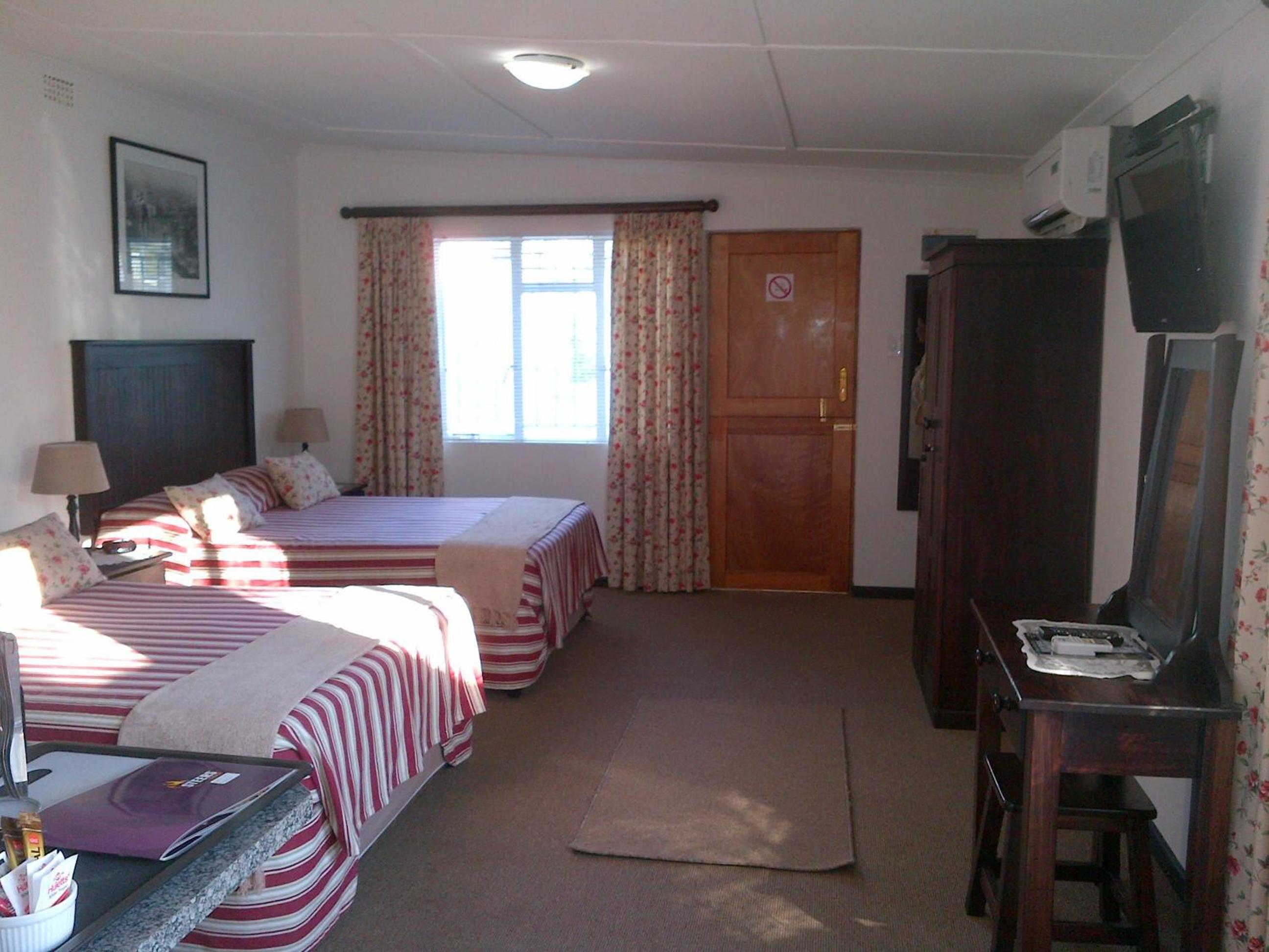 Family Room - Photo 2