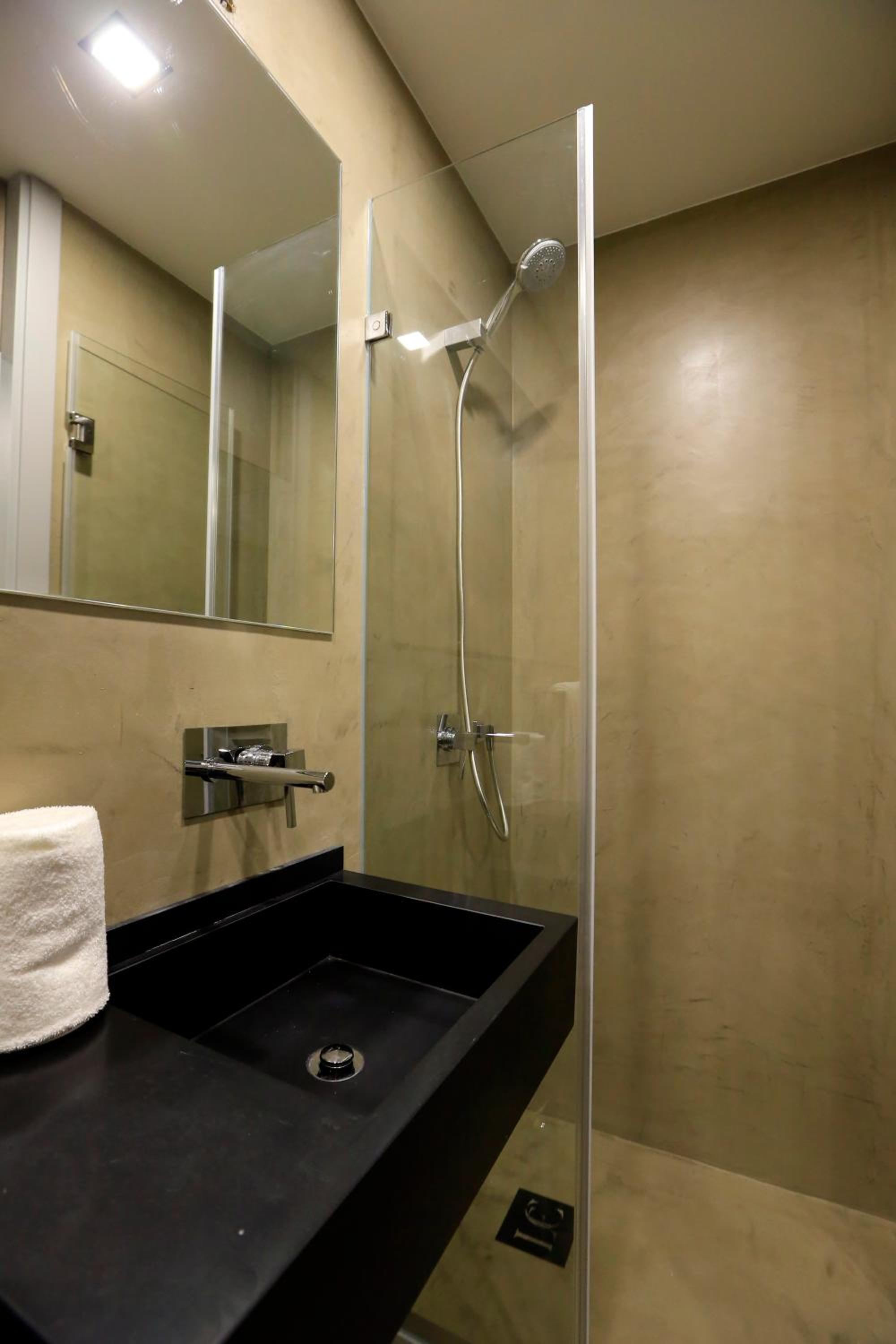 Loft with Exterior Bath photo 2