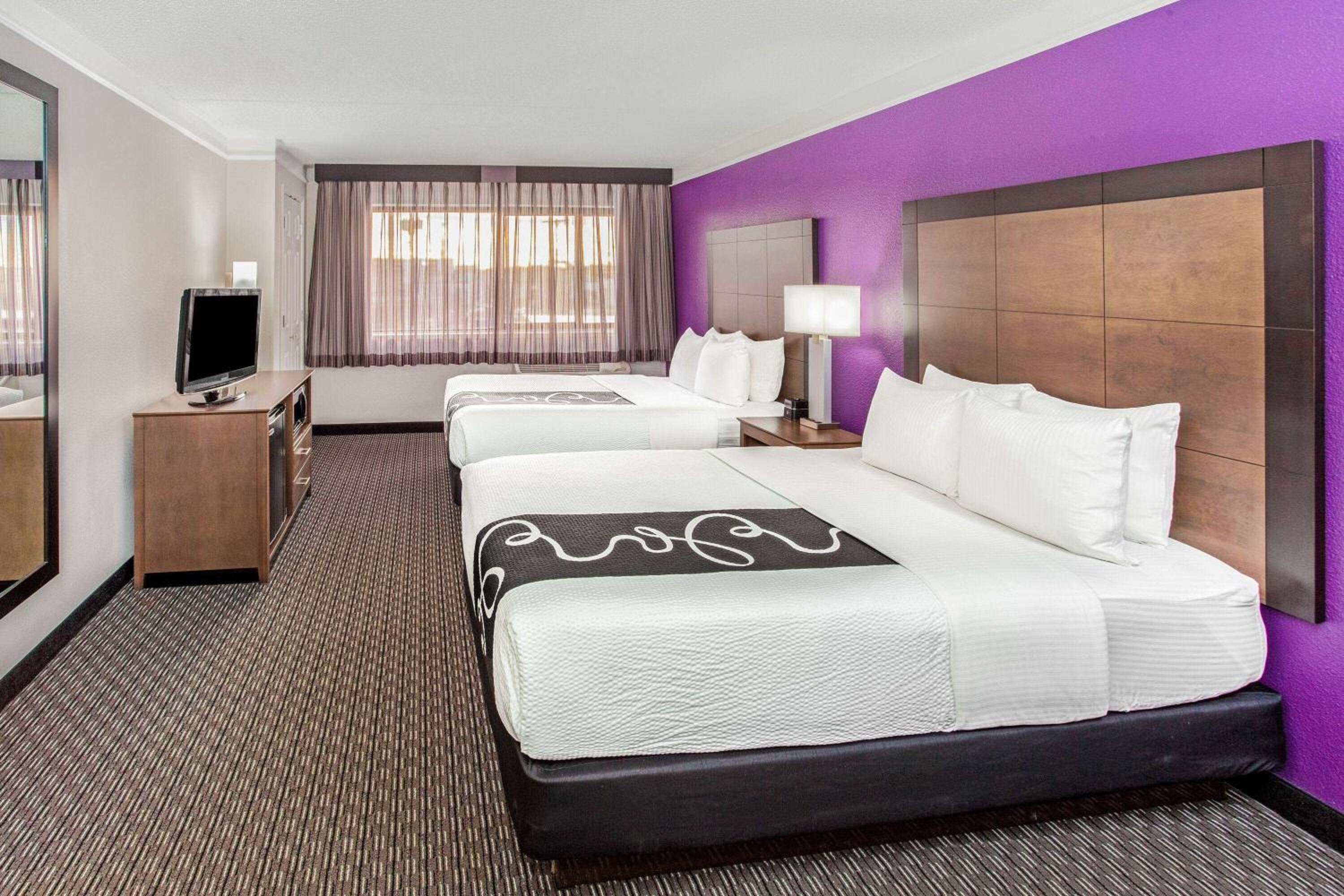 Queen Room with Two Queen Beds - Non-Smoking - Photo 1