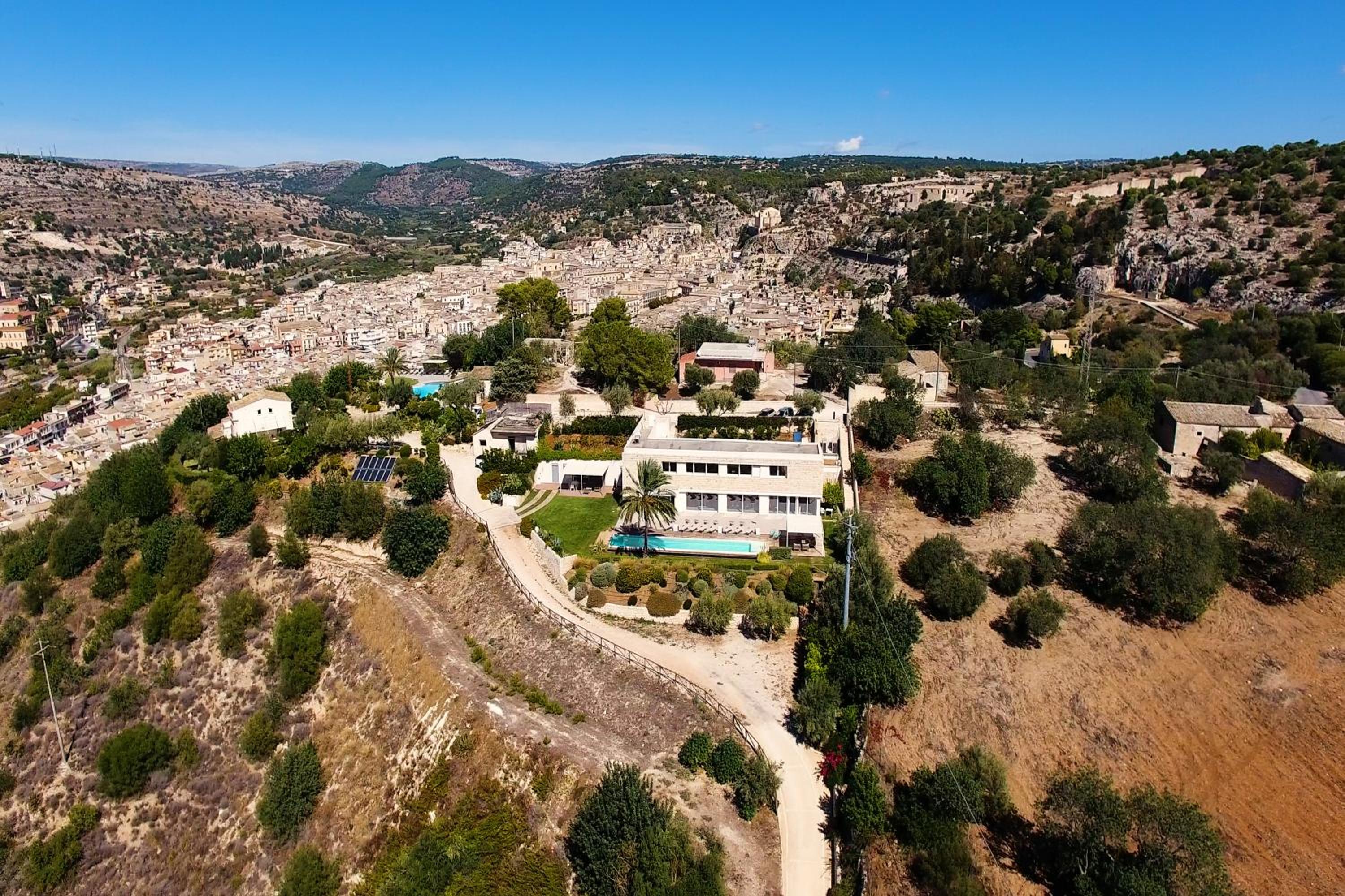 Villa photo 2