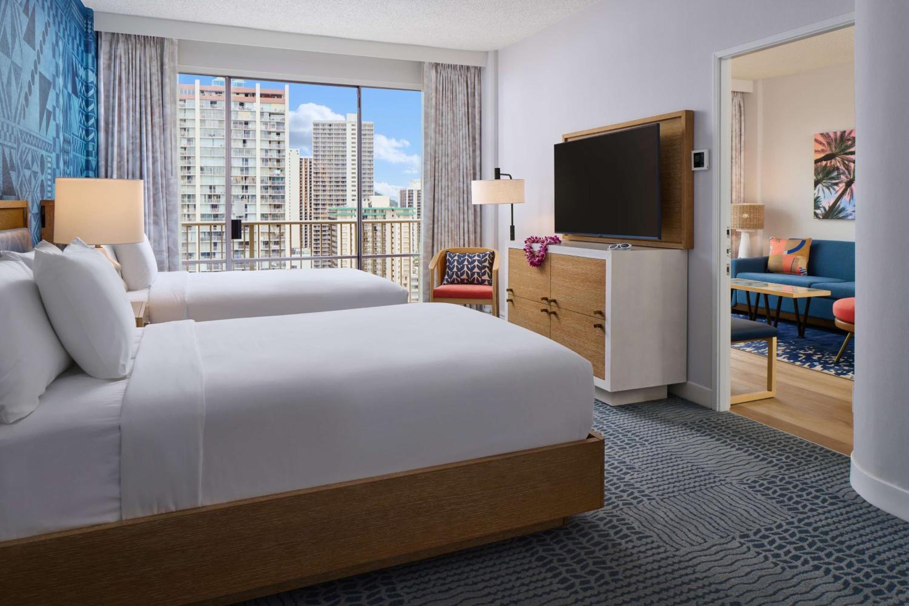 One Bedroom Suite with Partial Ocean View - Photo 4