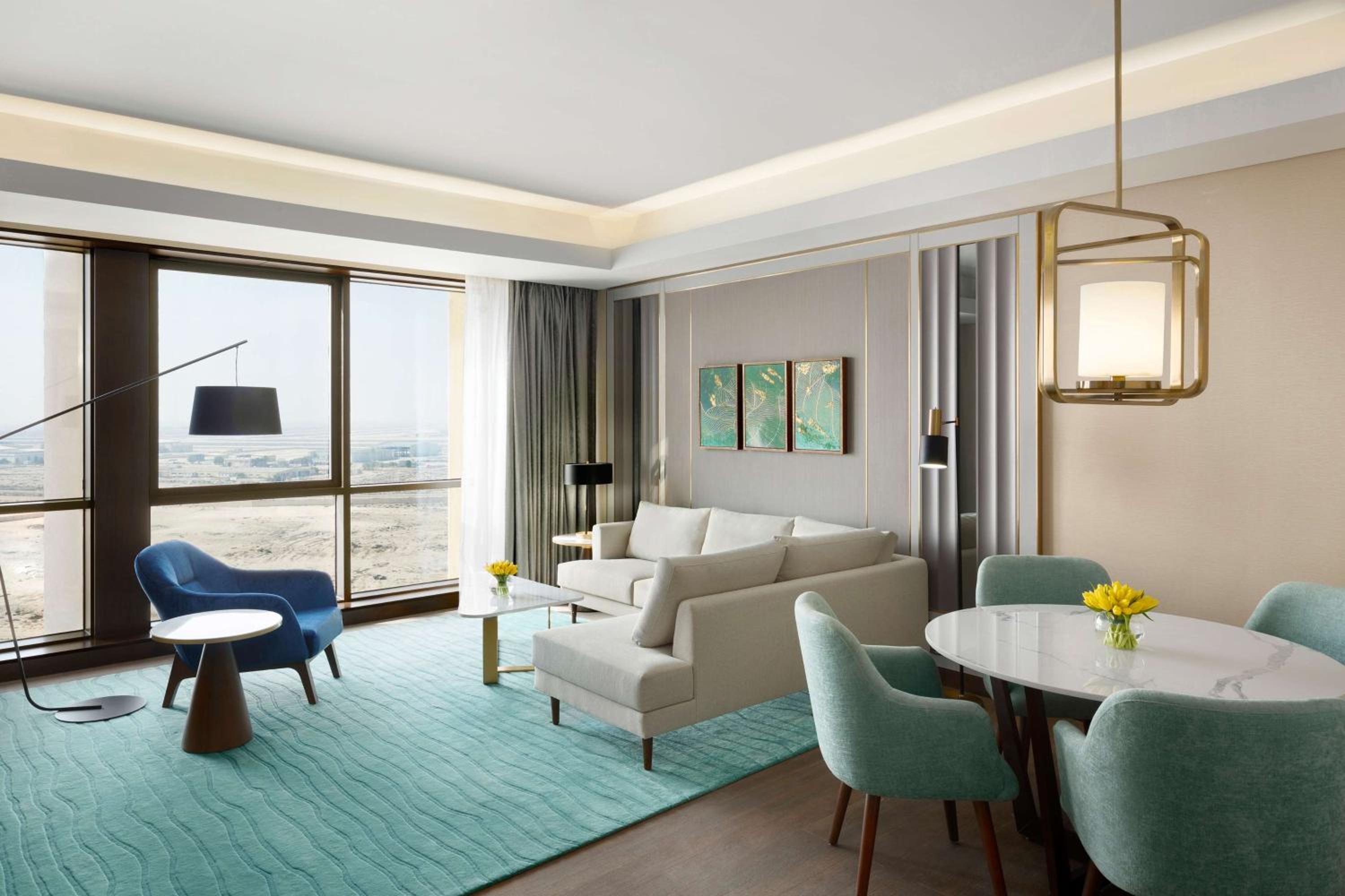 Deluxe One-Bedroom Apartment - Photo 2