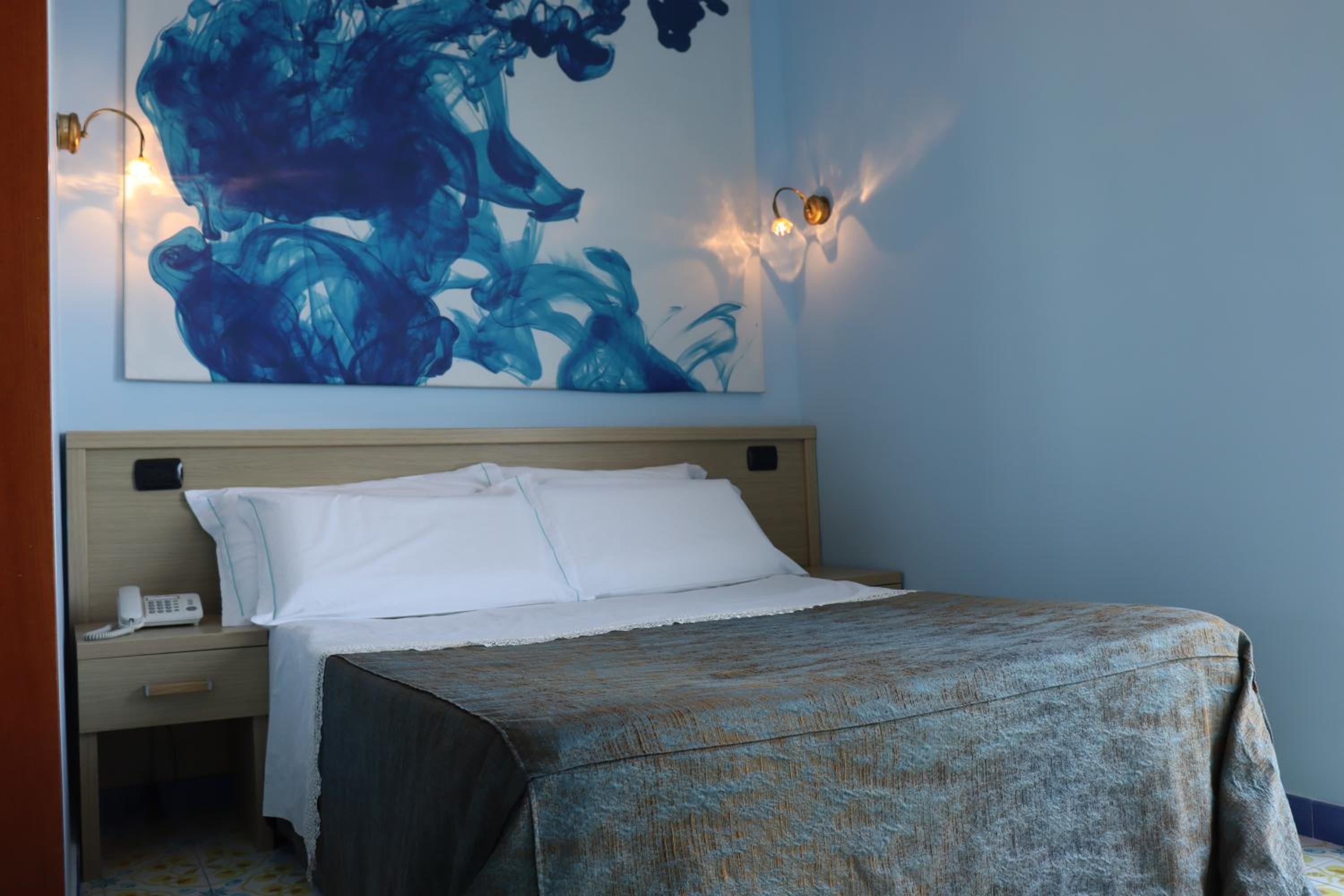 Deluxe Double Room with Sea View - Photo 2