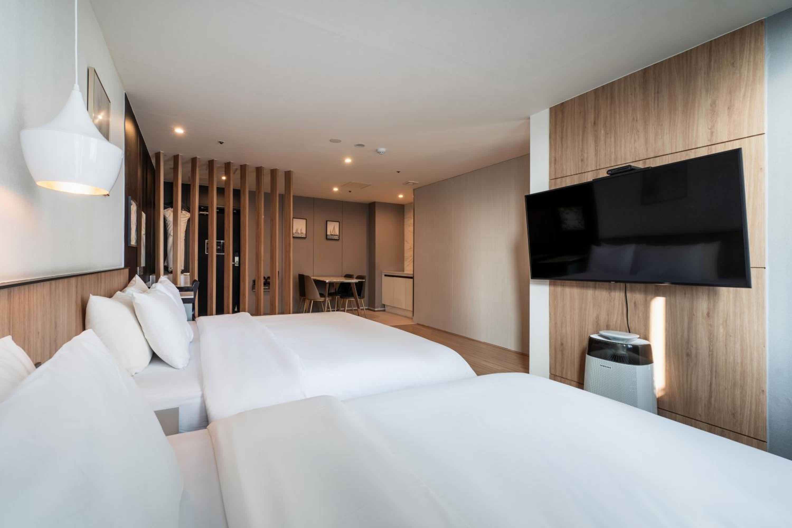 Twin Room with City View photo 2