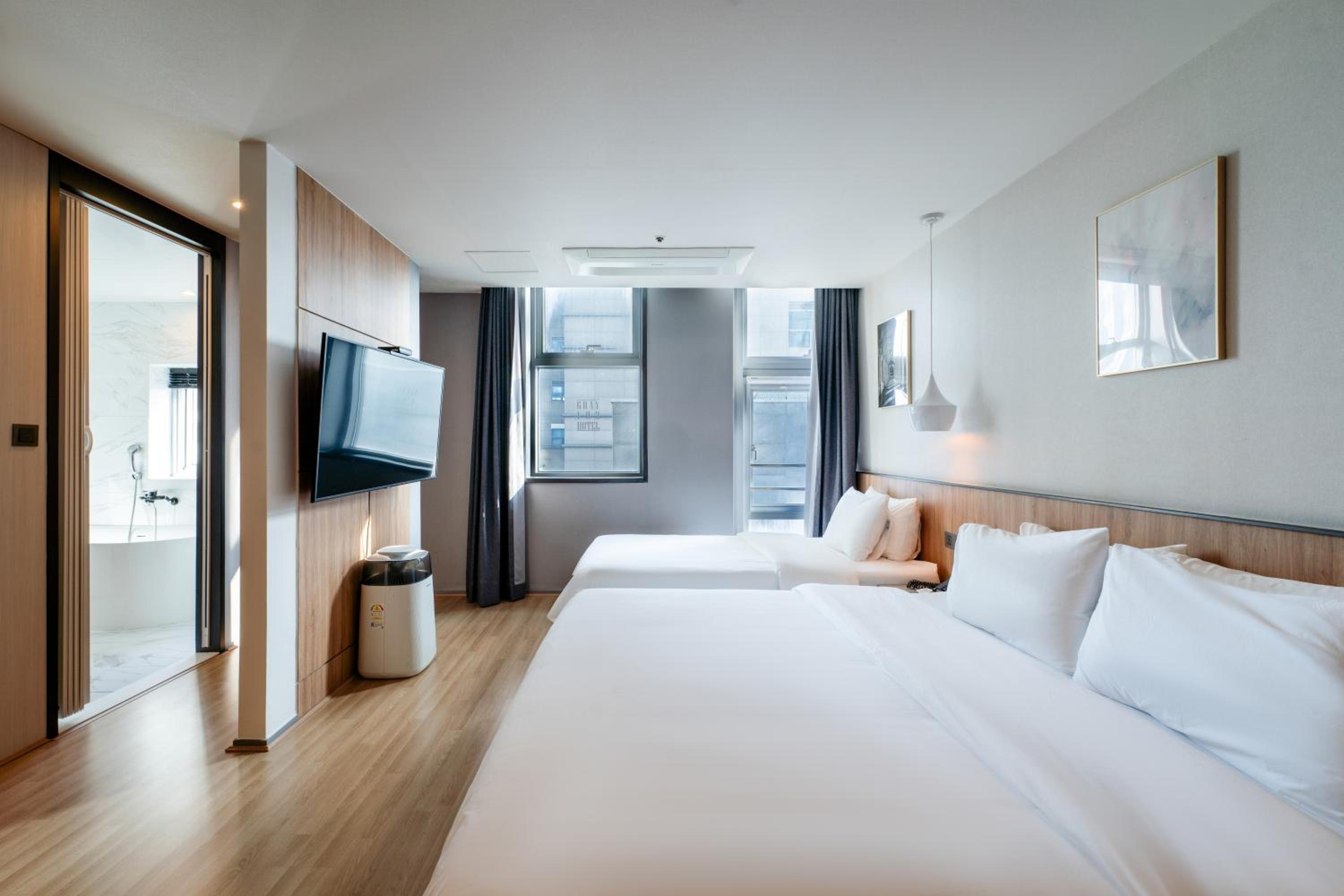 Twin Room with City View photo 3