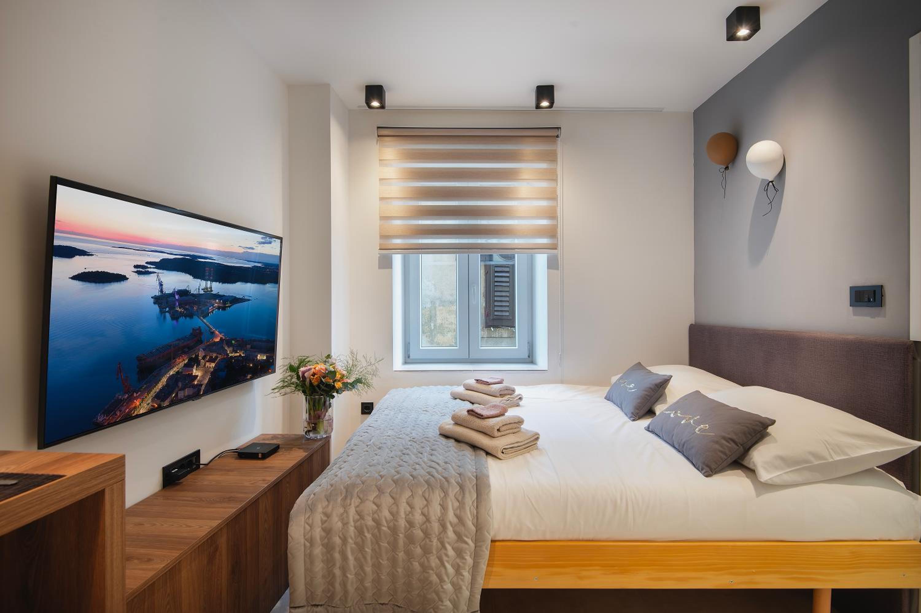 Studio Apartment with King Bed