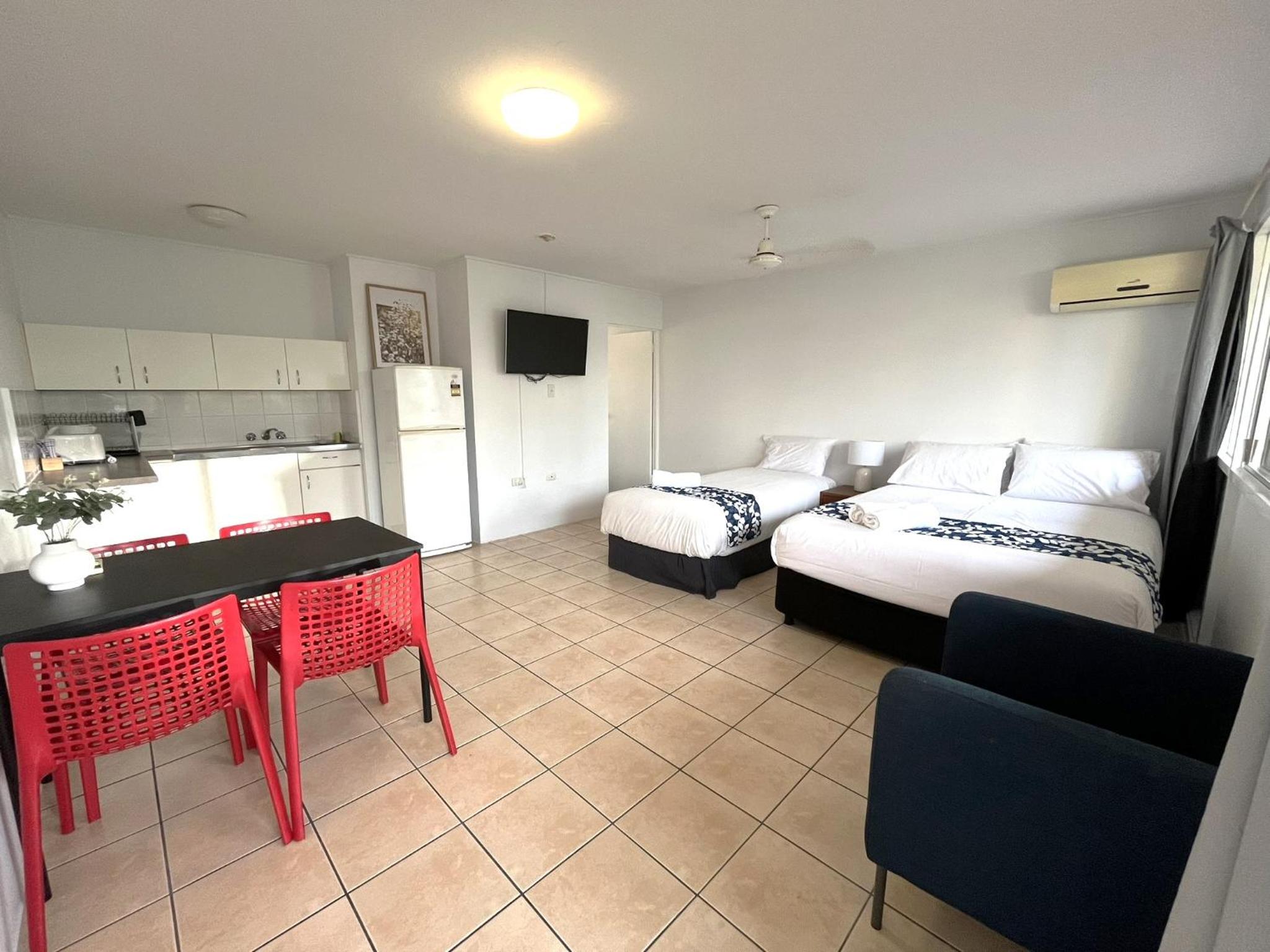 One-Bedroom Apartment (5 Adults) - Photo 1