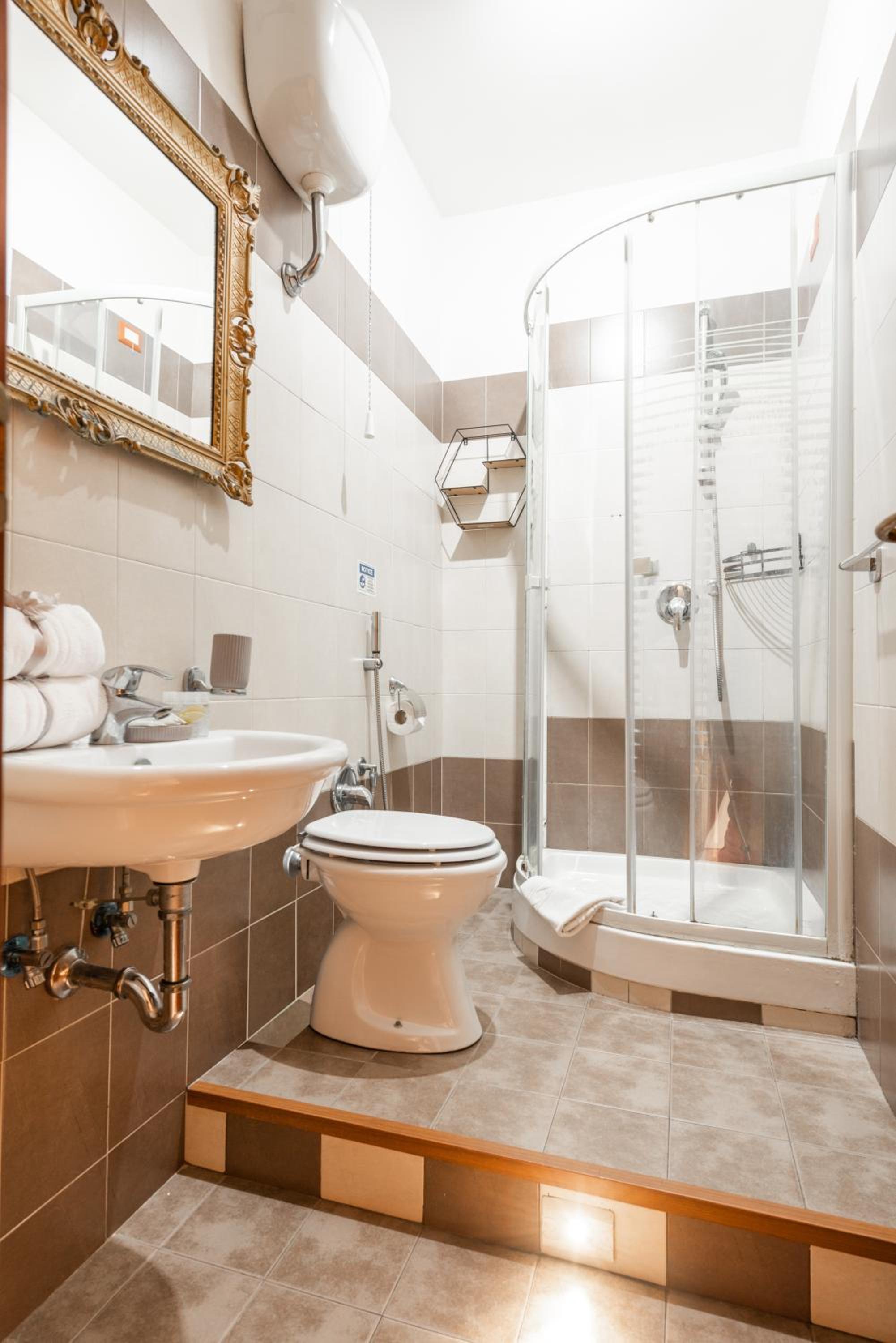 Quadruple Room With Private Bathroom photo 3