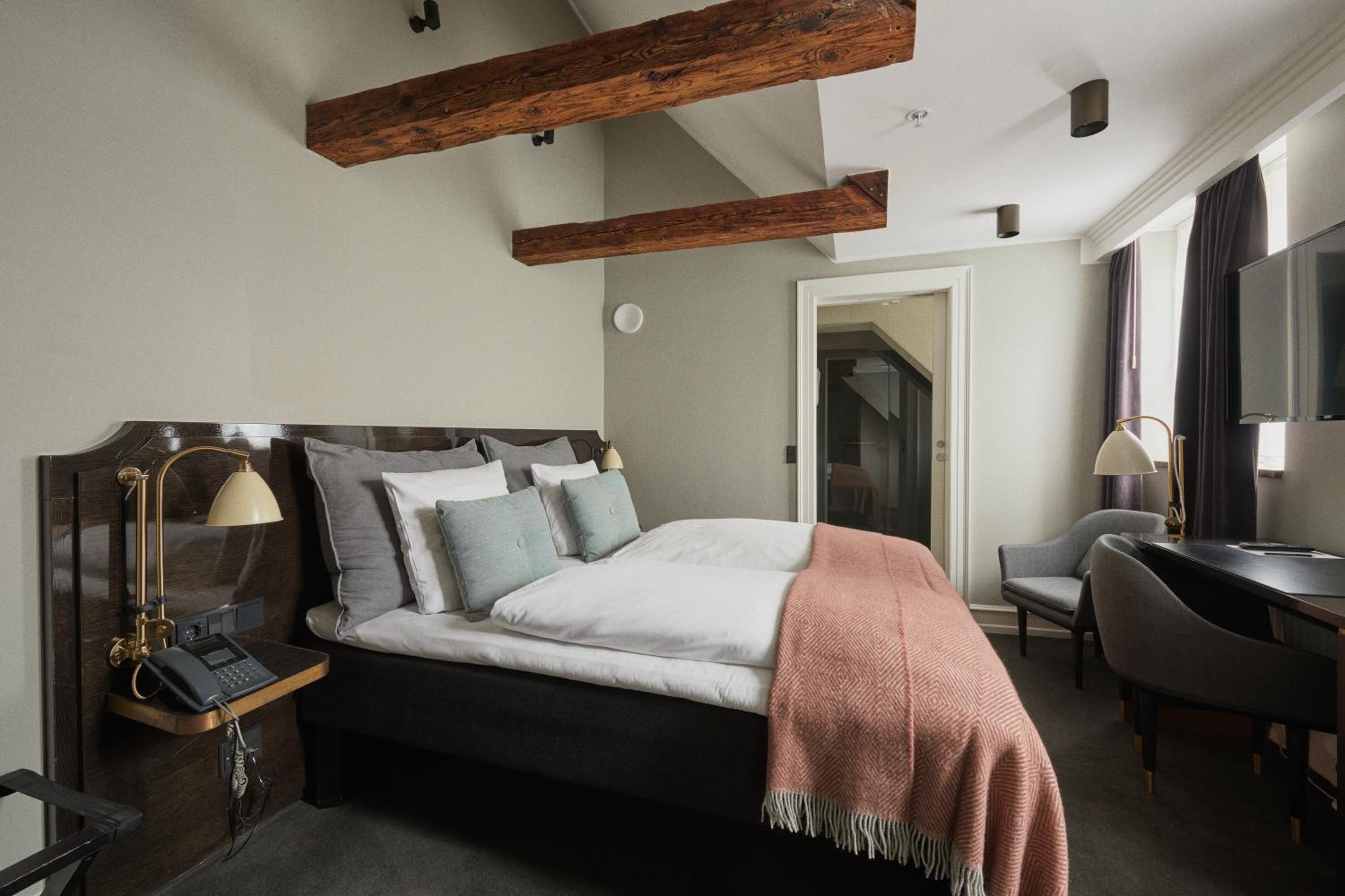 Medium Double Room photo 1