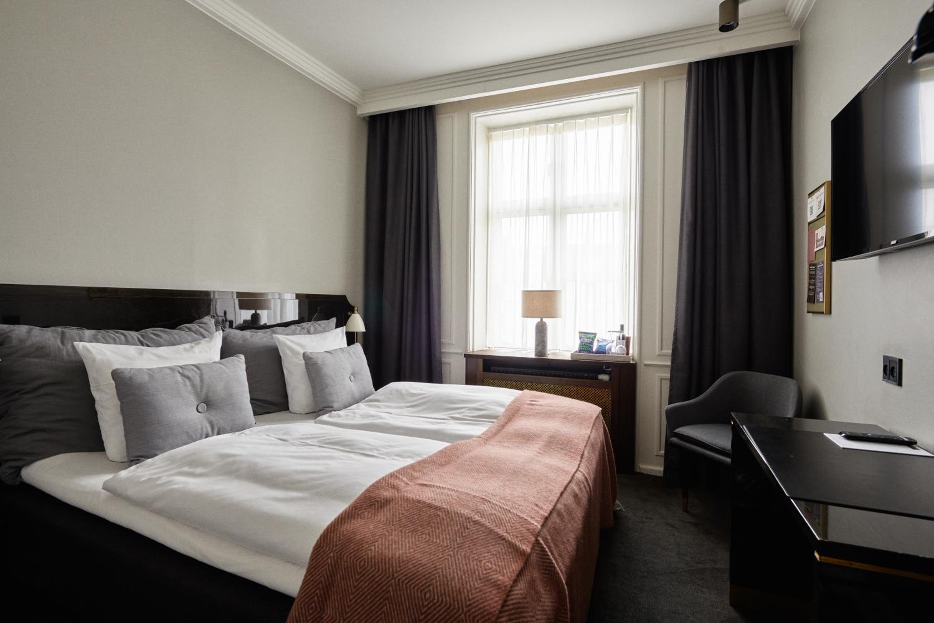 Small Double Room - Photo 1