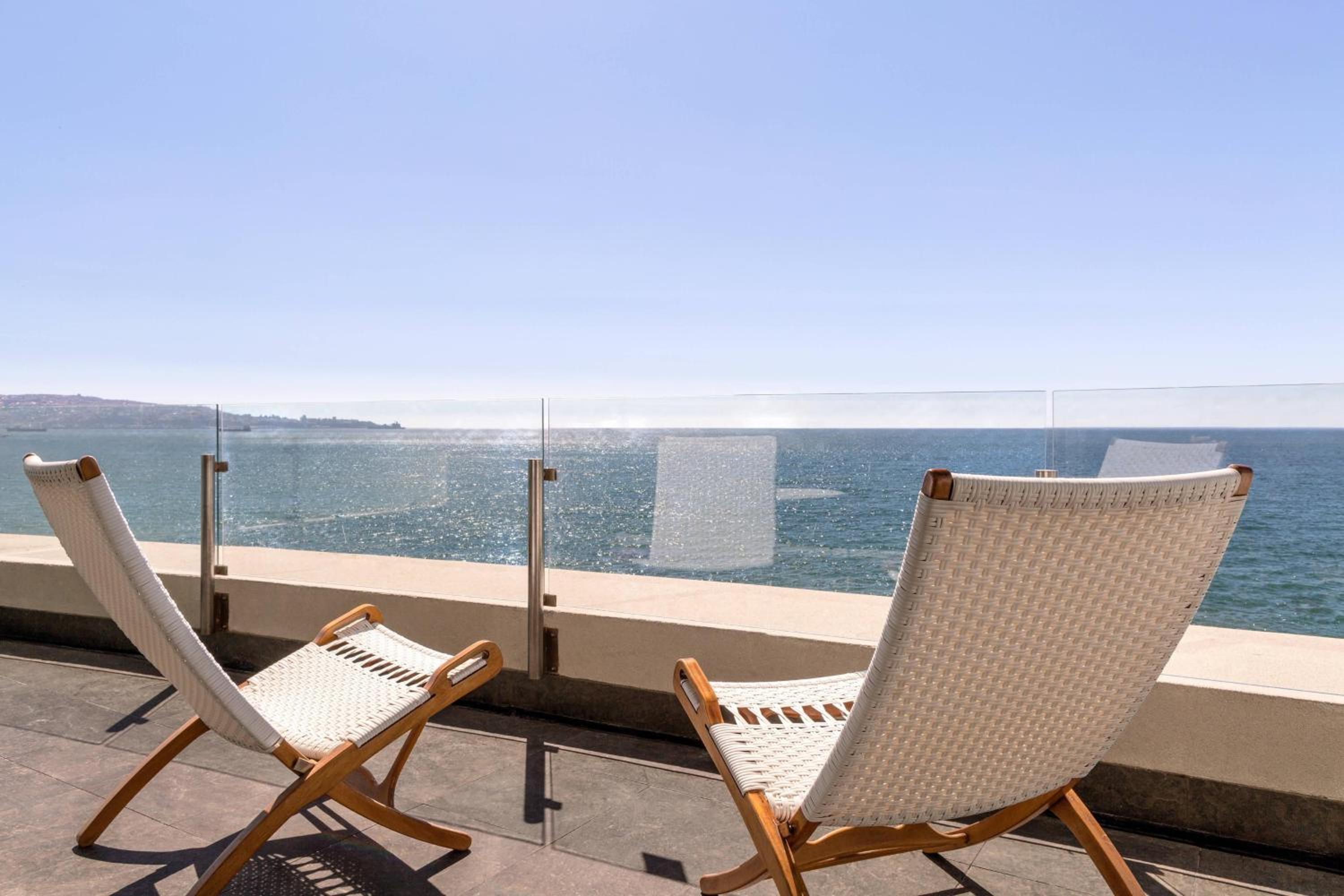 Classic, Guest room, 2 Queen or Double, Ocean view, Balcony - Photo 2