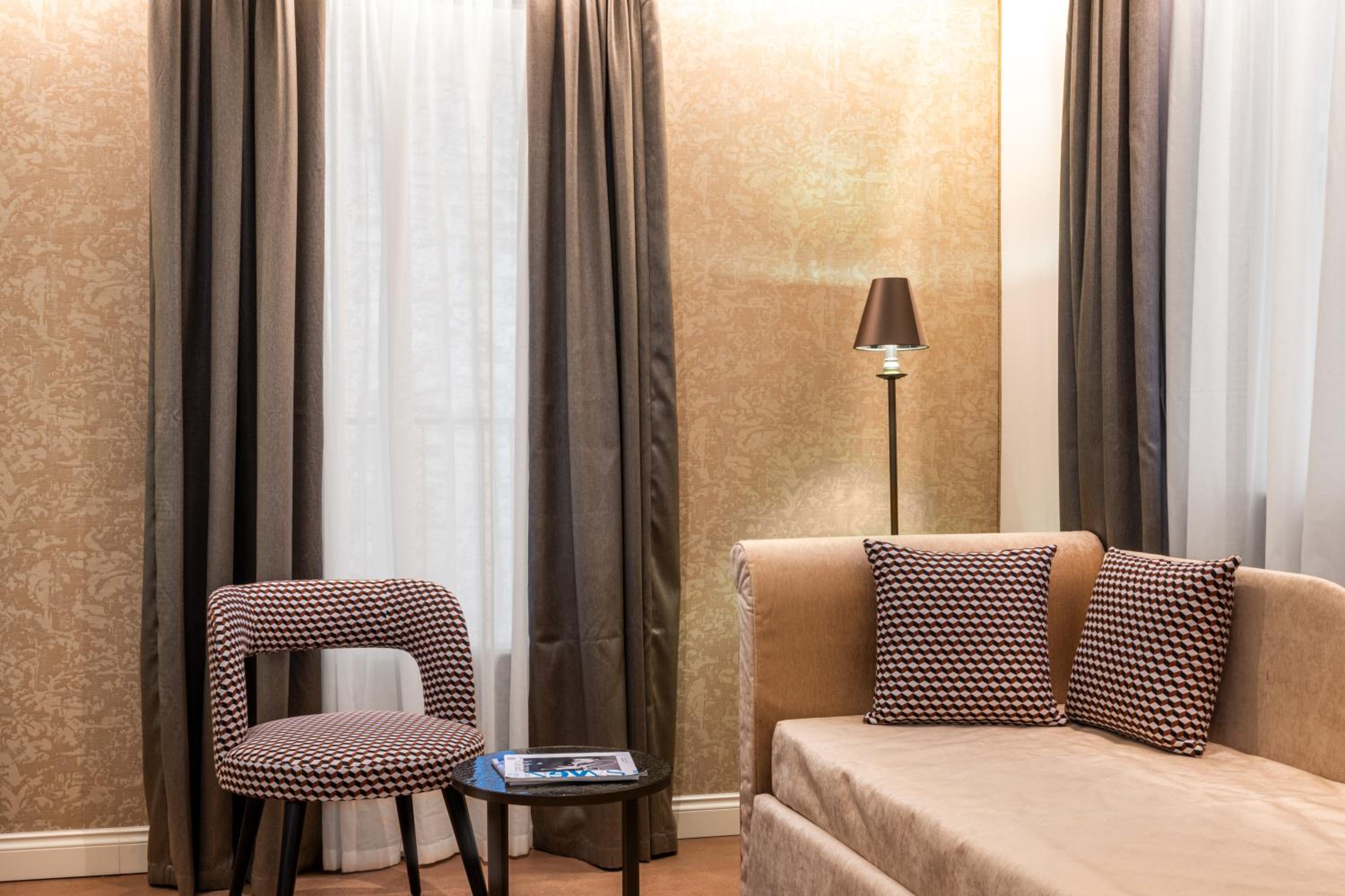 Junior Suite with Balcony photo 2