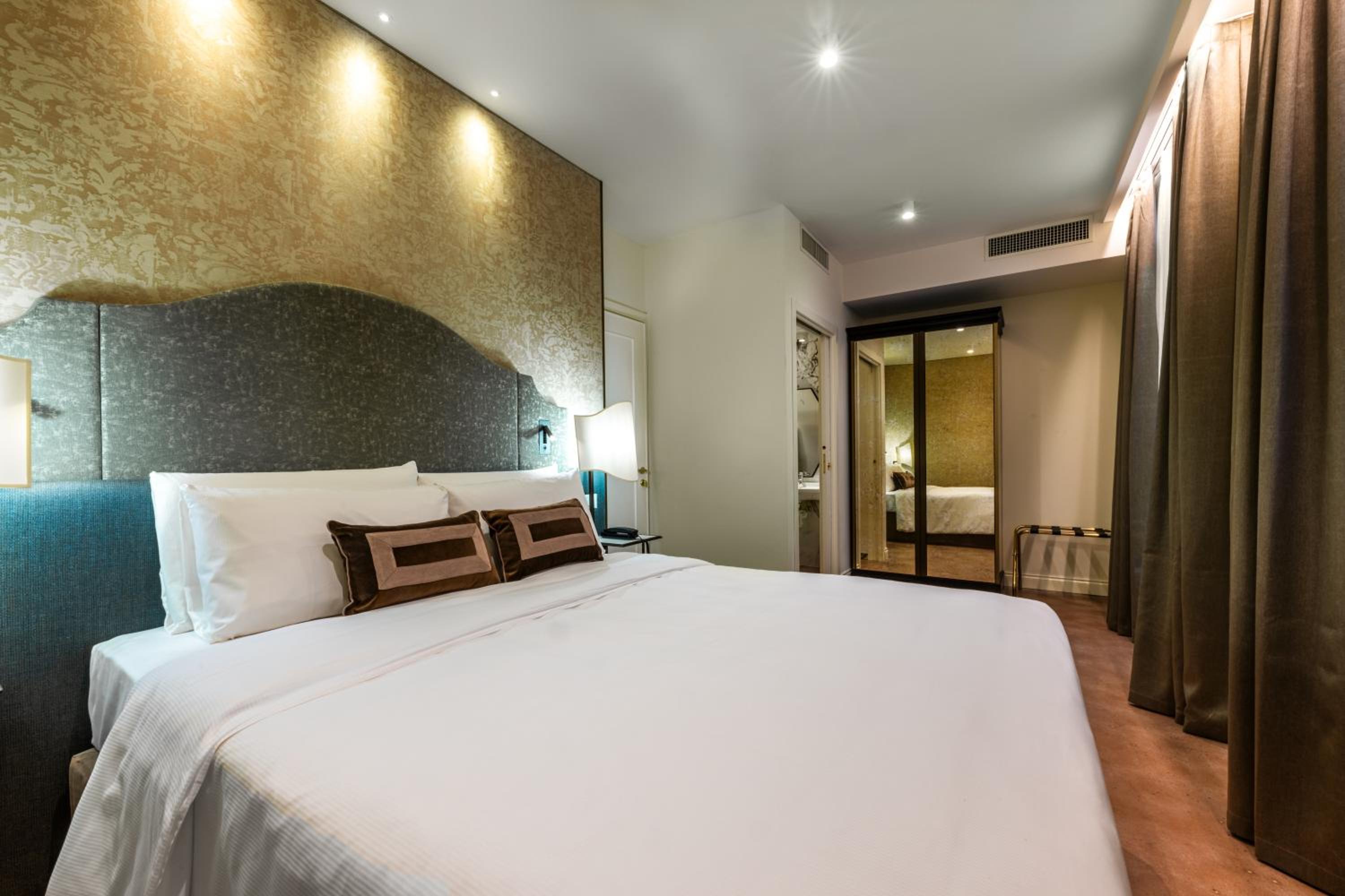 Double Room with Patio photo 2
