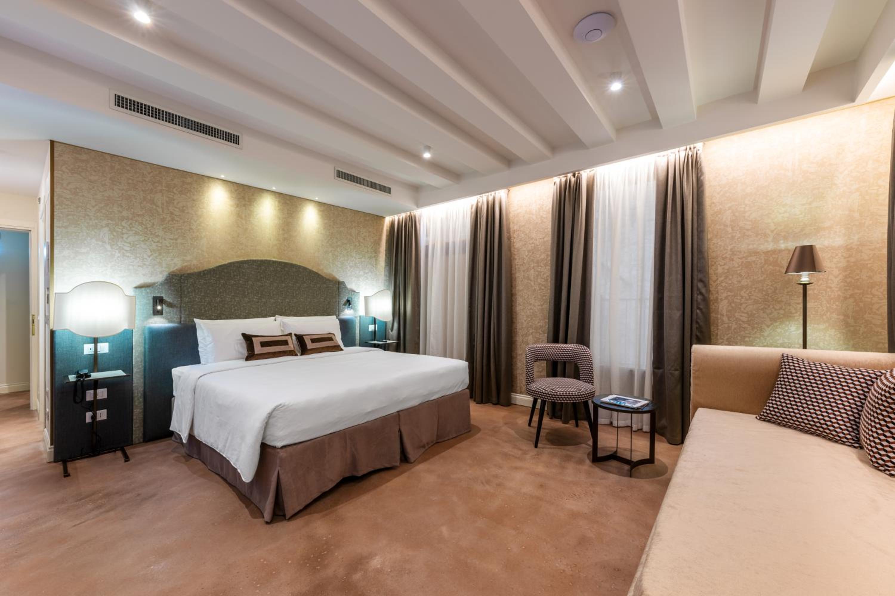 Junior Suite with Balcony photo 3