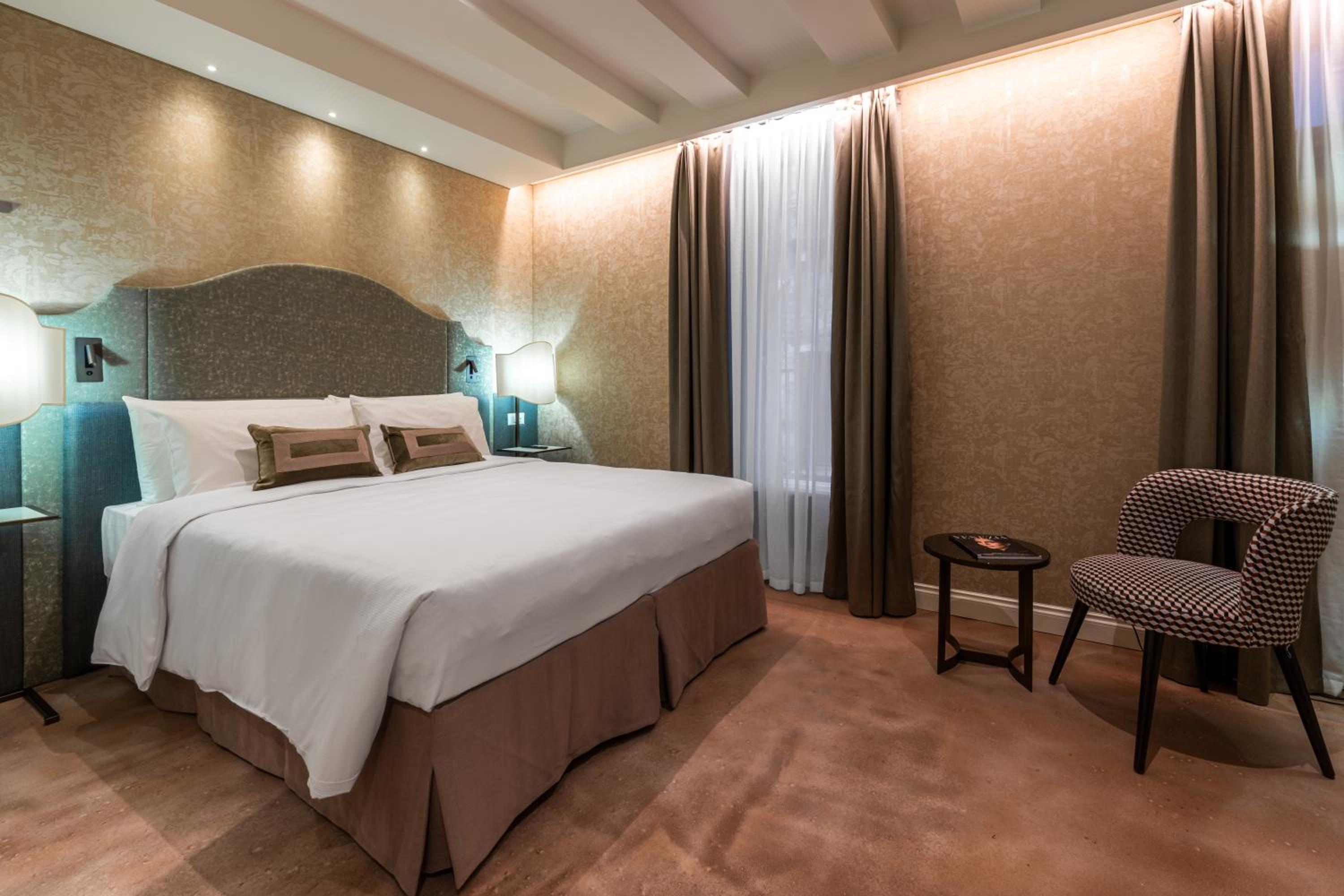 Deluxe Double Room with Balcony photo 2