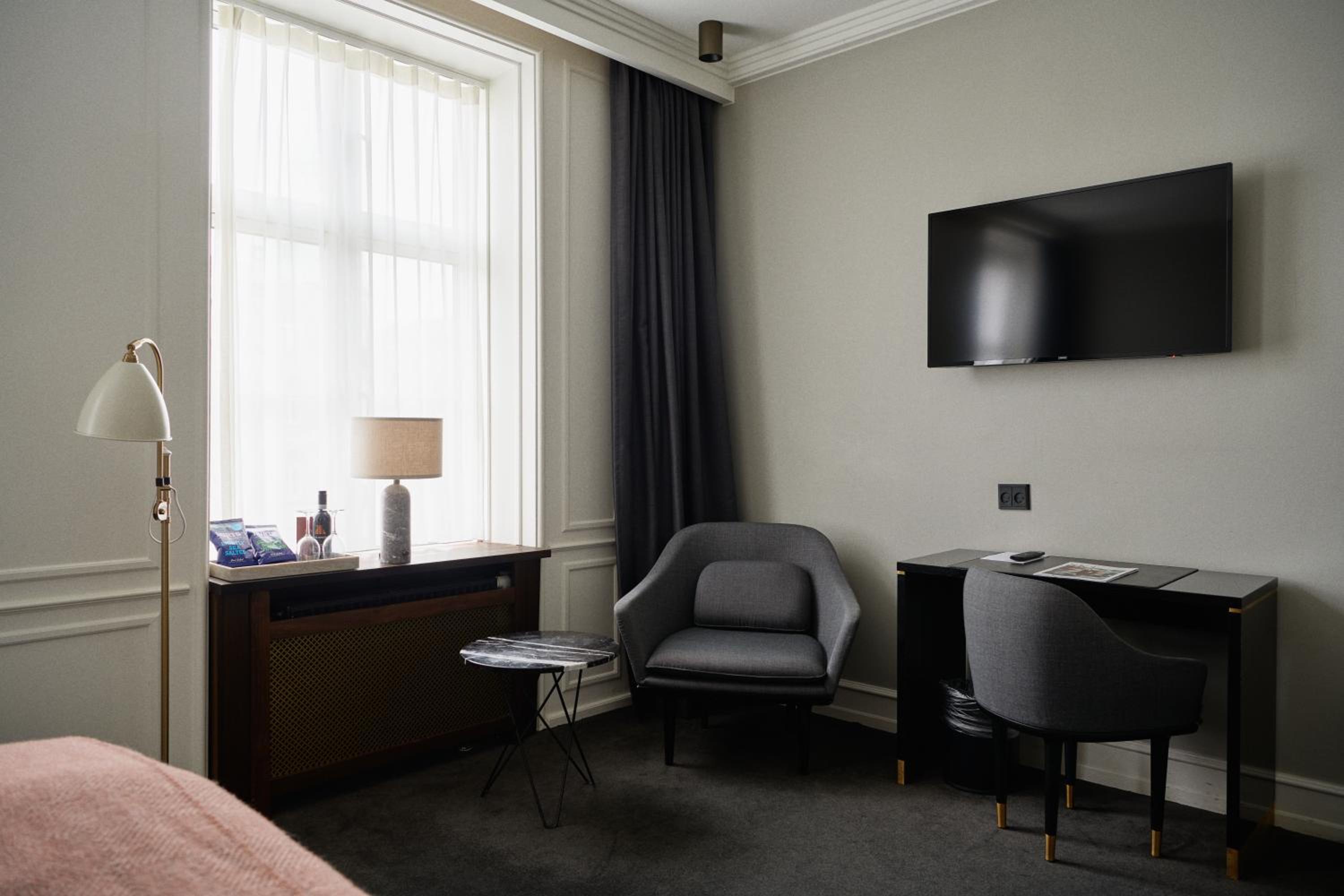 Large Deluxe Double Room - Photo 3