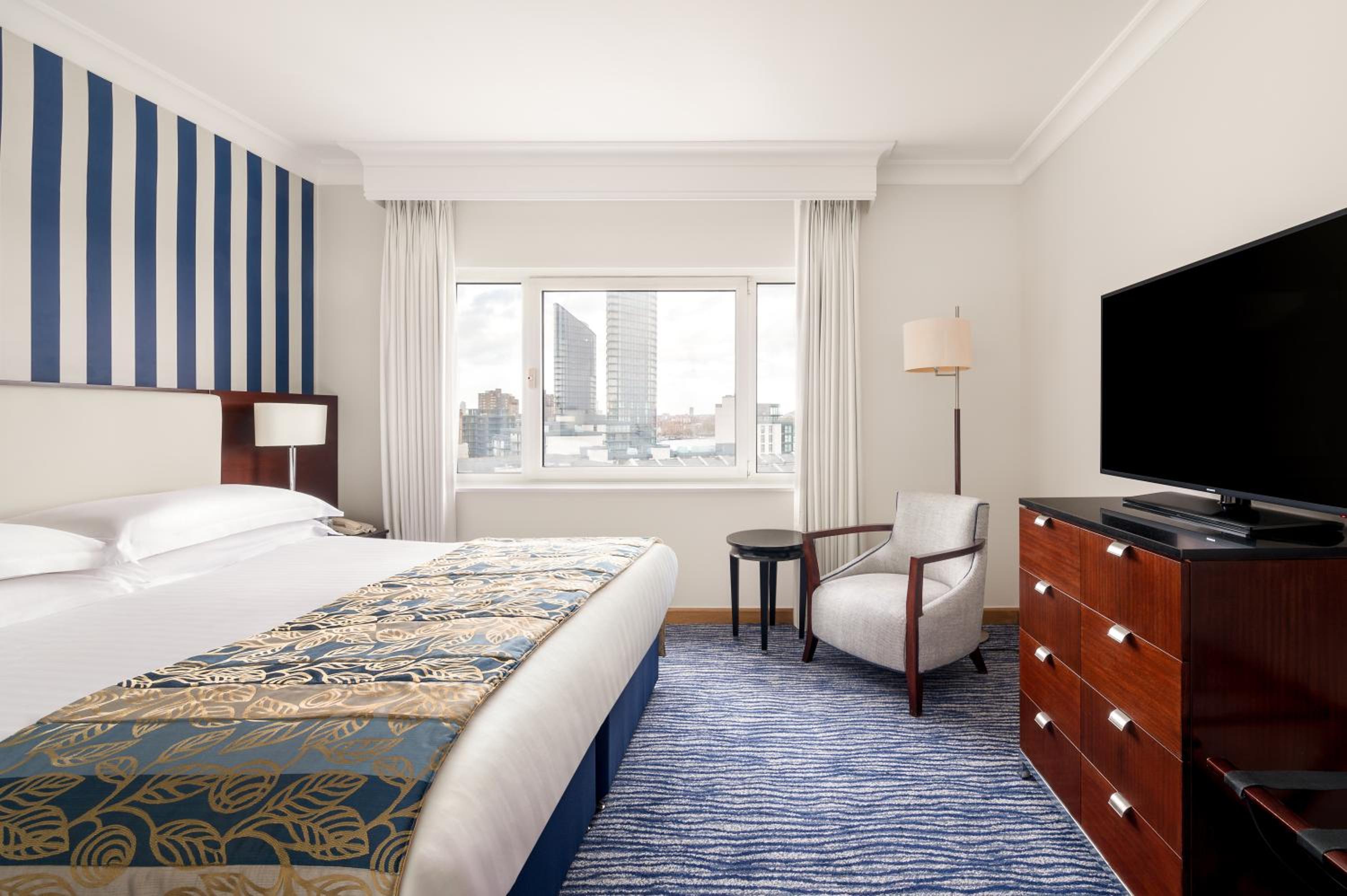 Marina King Suite photo 1