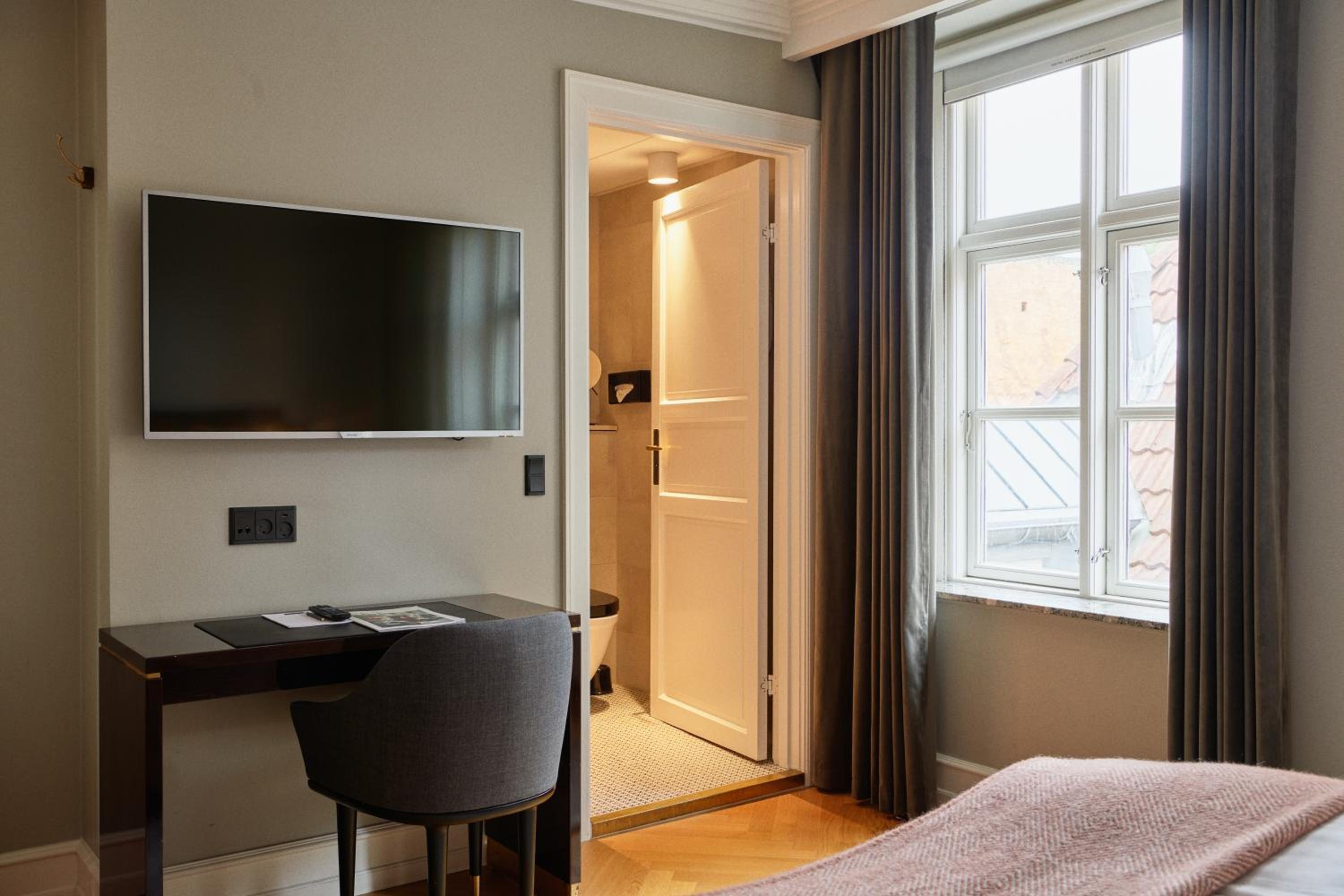 One-Bedroom Apartment - Photo 7
