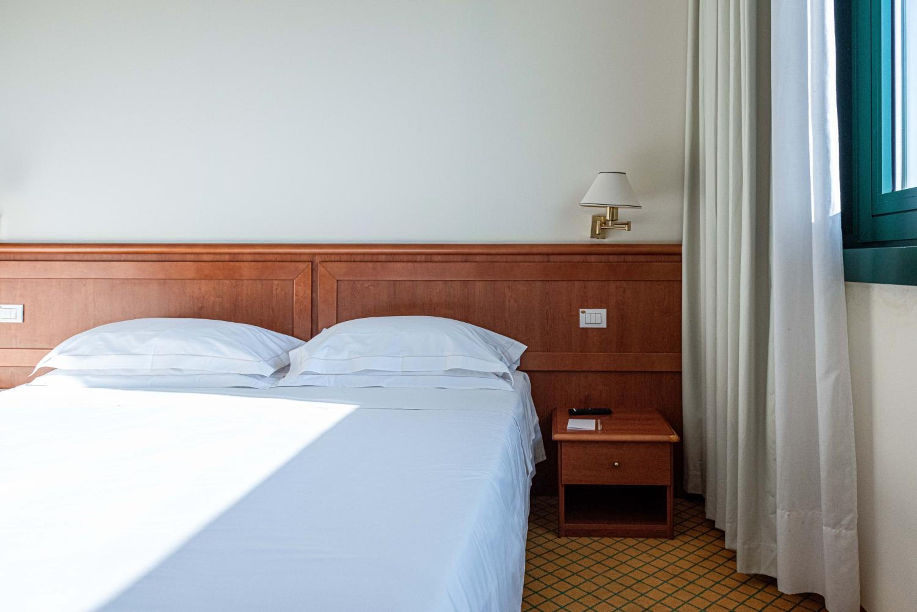 Classic Double or Twin Room photo 3