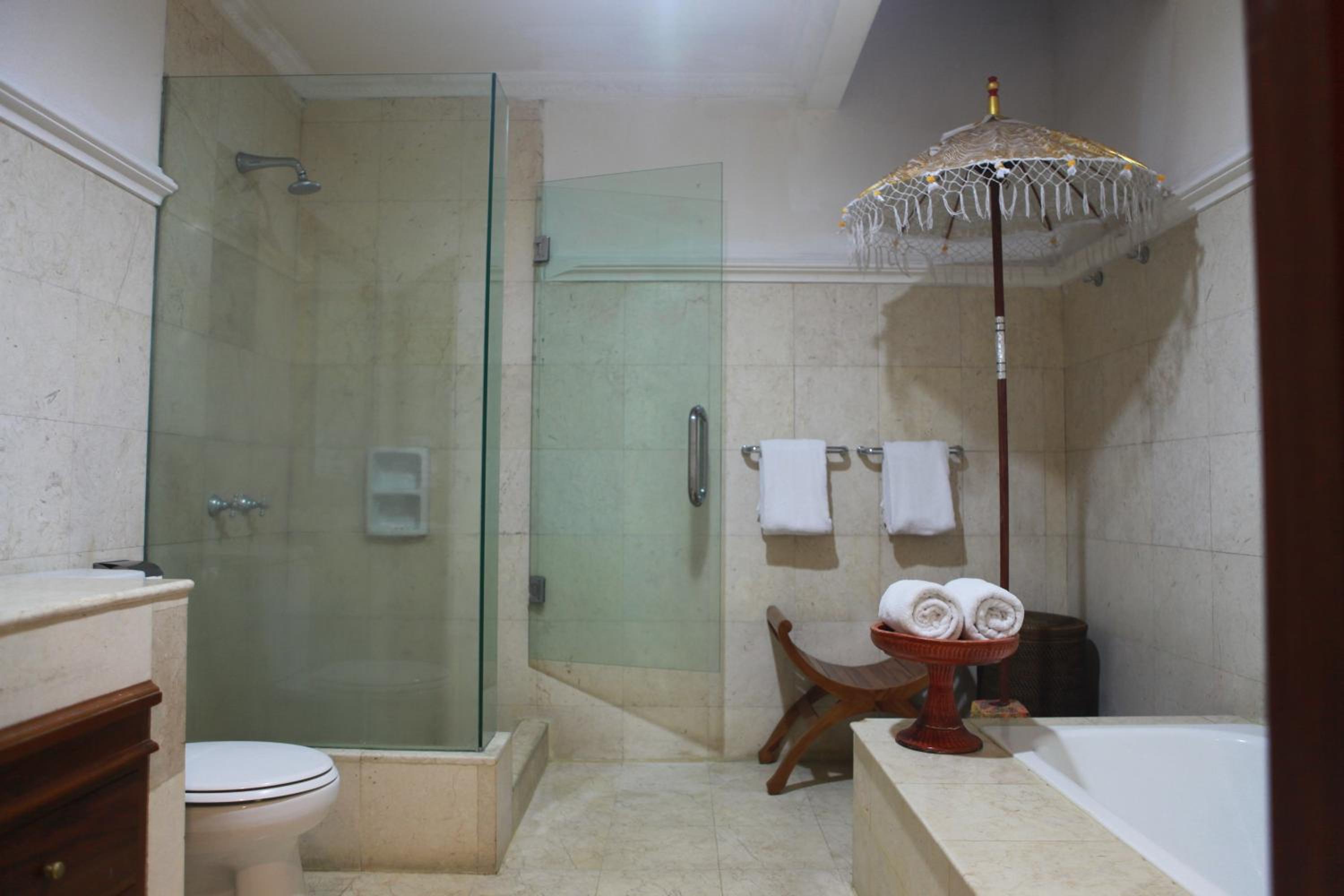 Family Residence - Photo 6