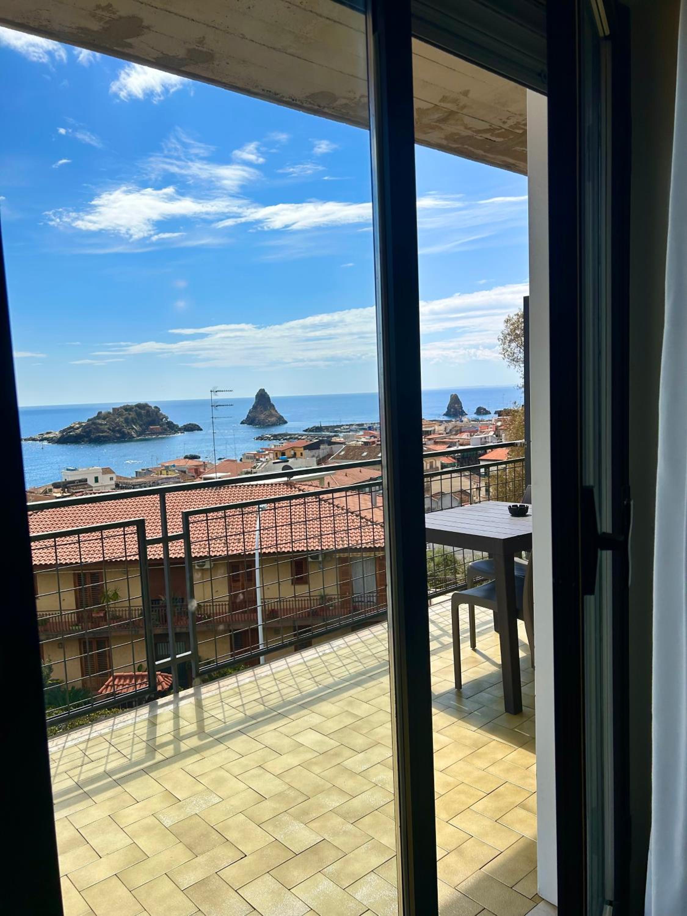 Triple Room with Sea View - Photo 2