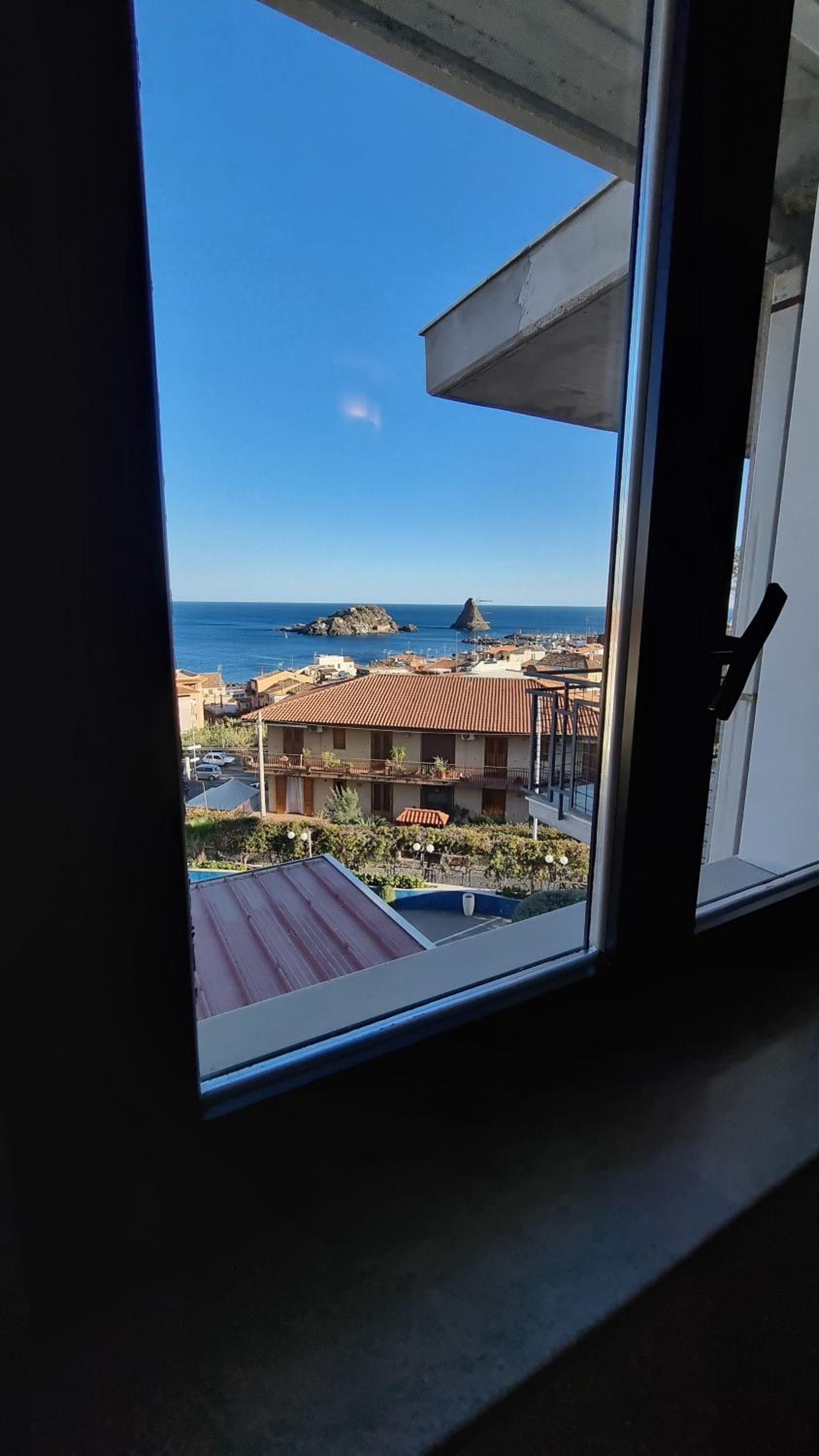 Double or Twin Room with Sea View - Photo 5