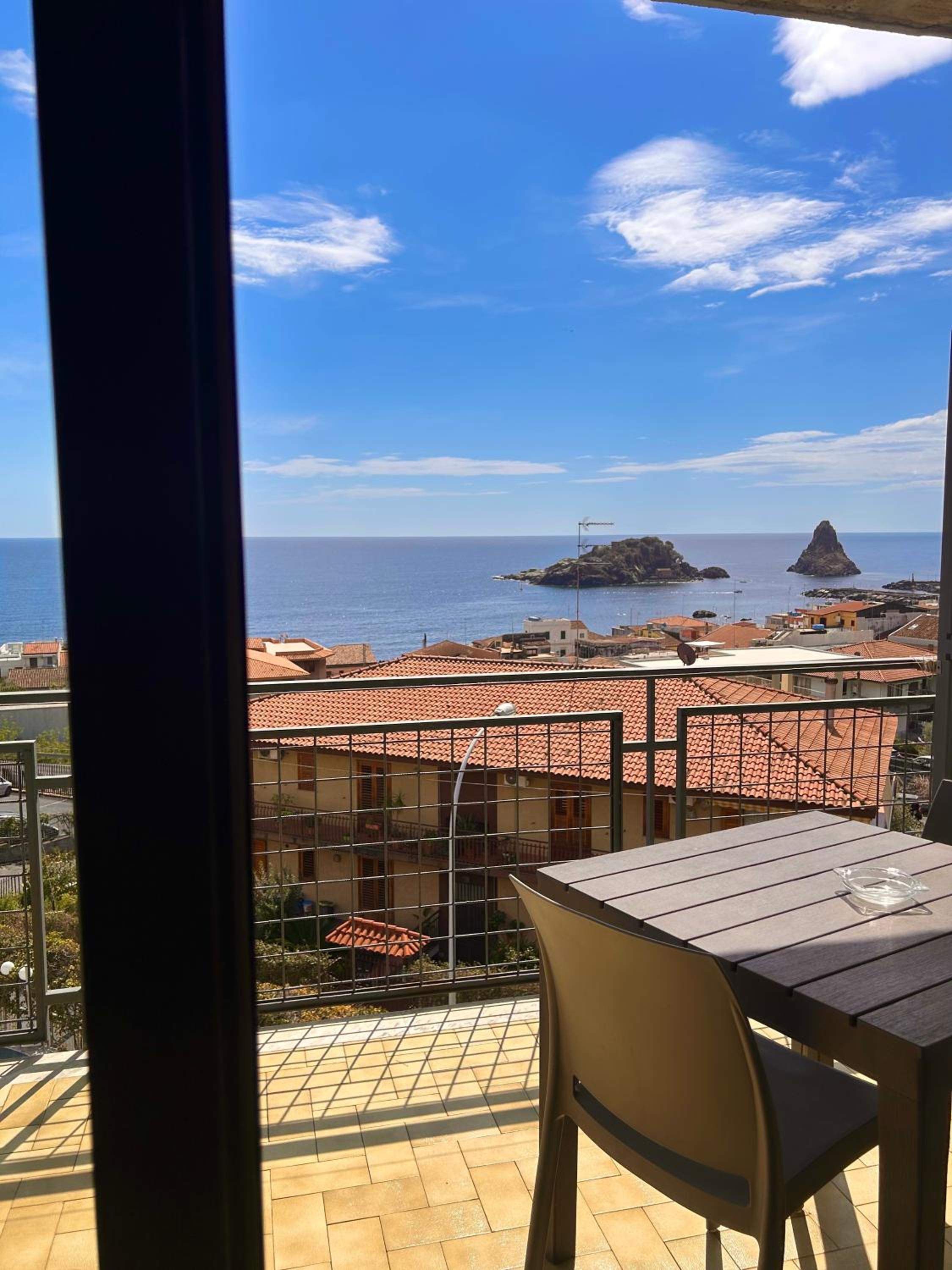 Double or Twin Room with Sea View - Photo 4
