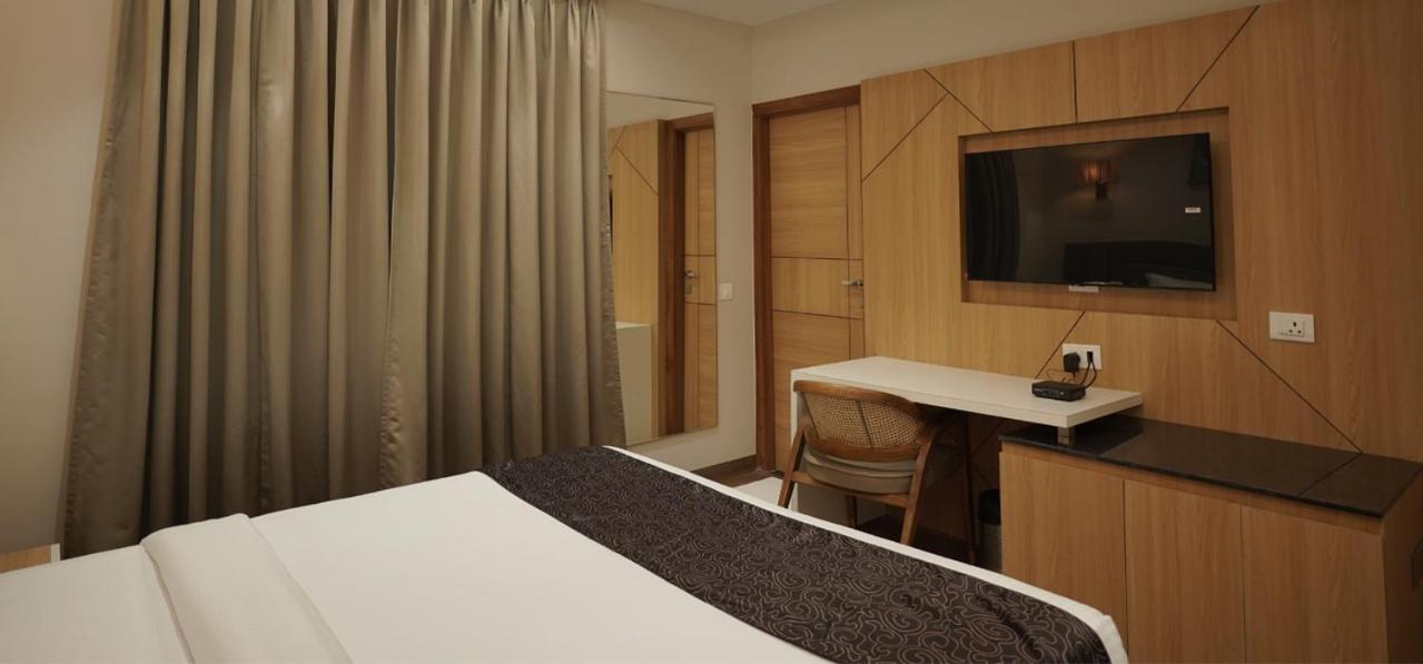 Deluxe Room - Photo 3