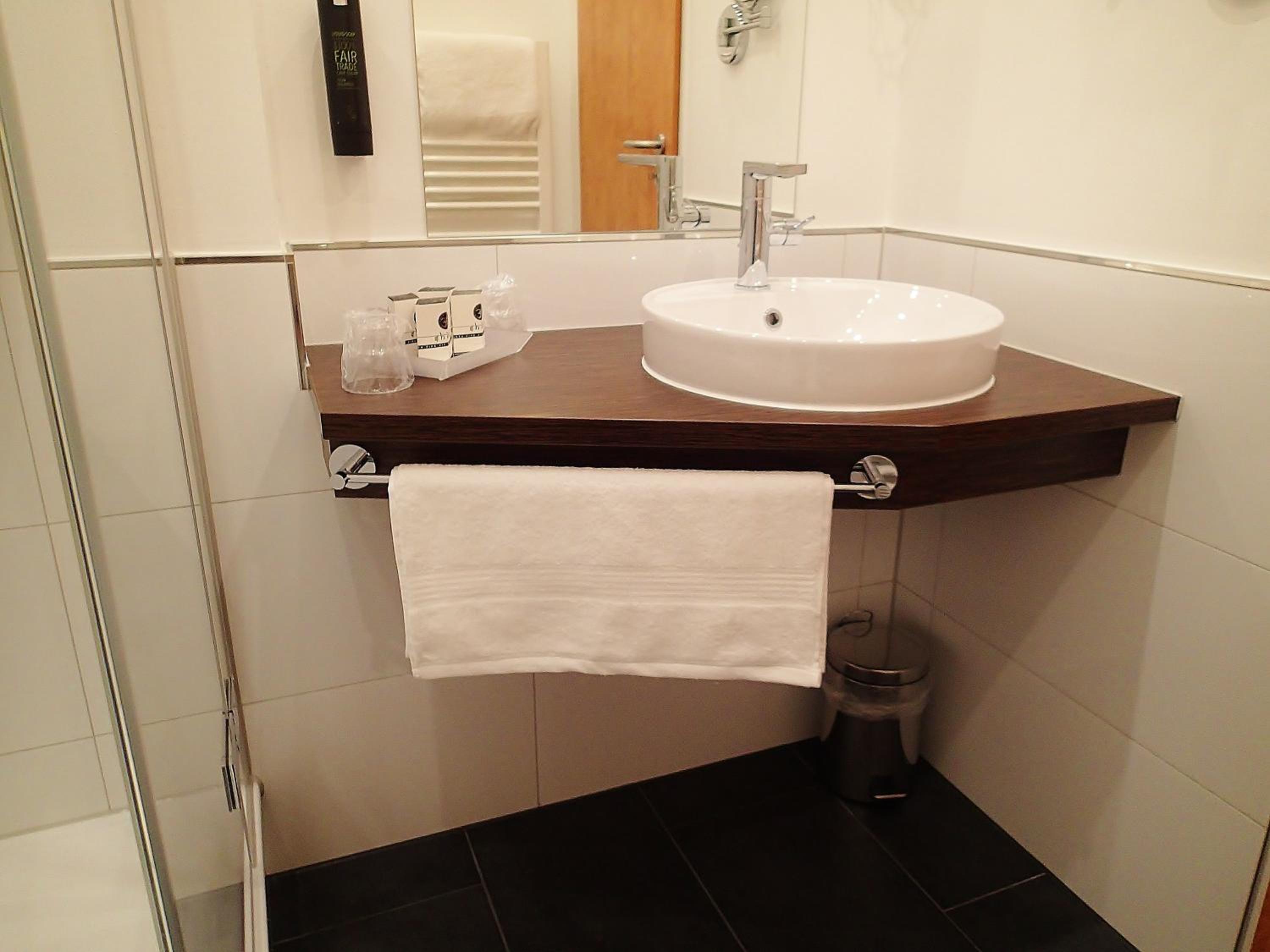 Standard Double Room - Photo 2