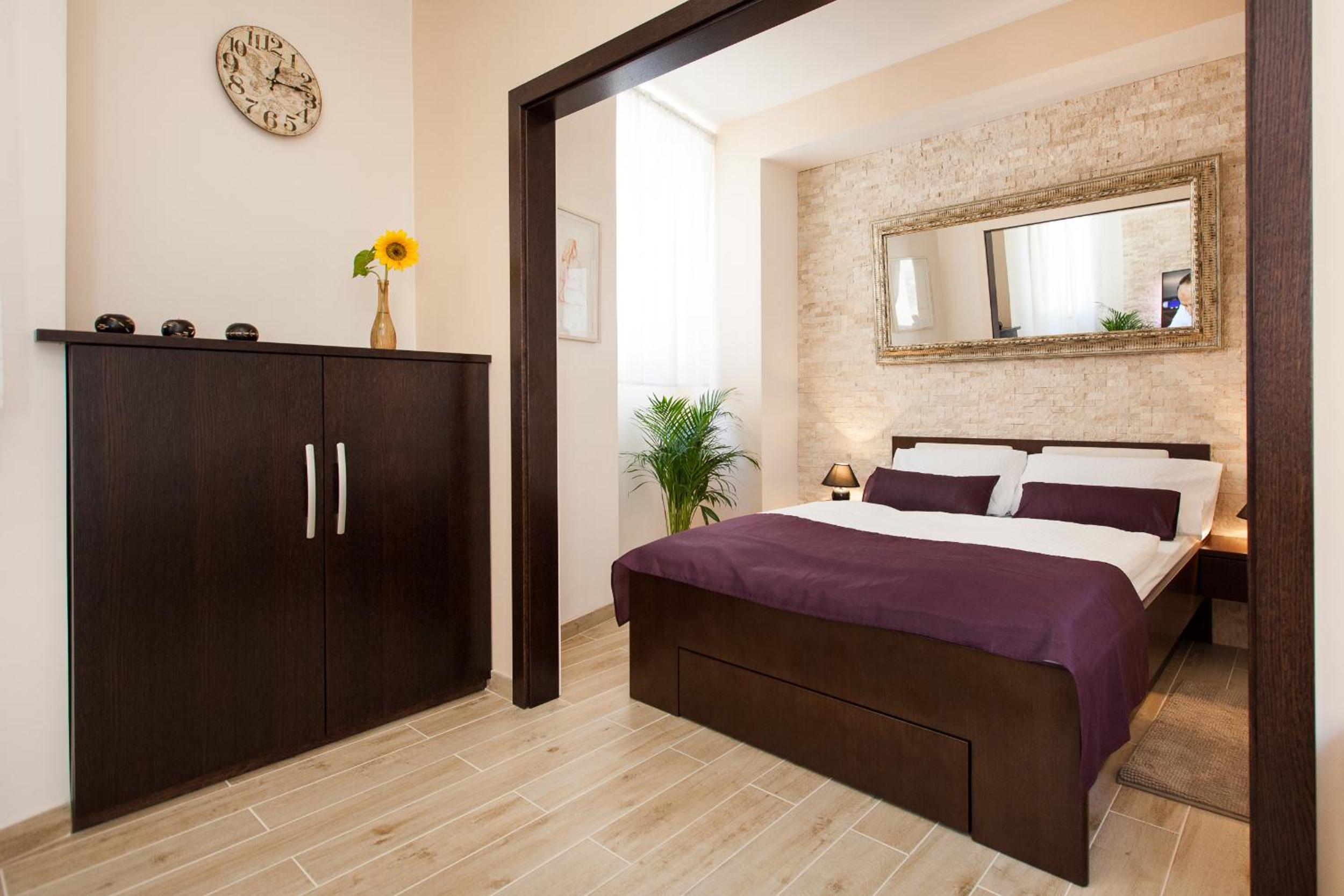 One-Bedroom Apartment - Photo 5
