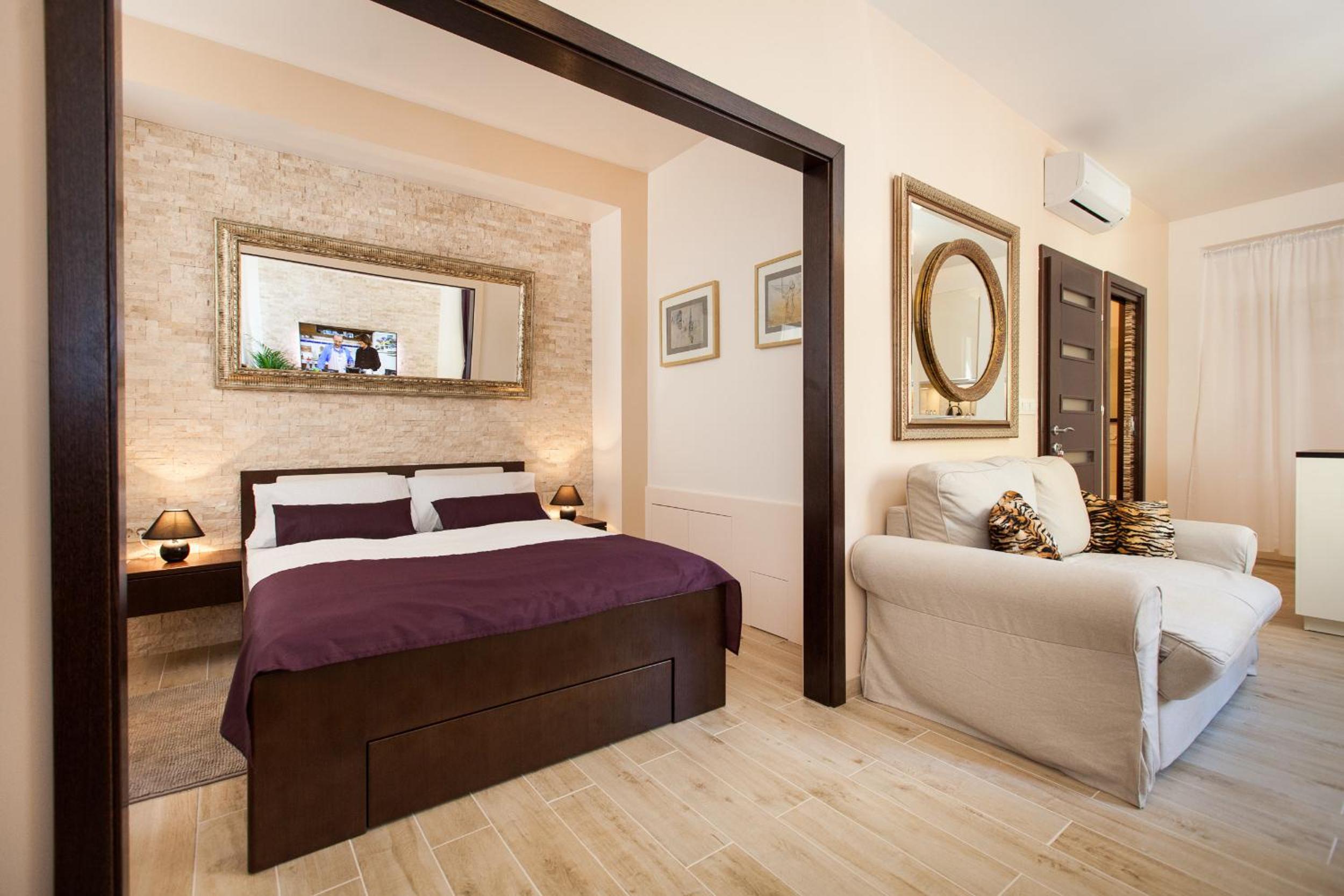 One-Bedroom Apartment - Photo 1
