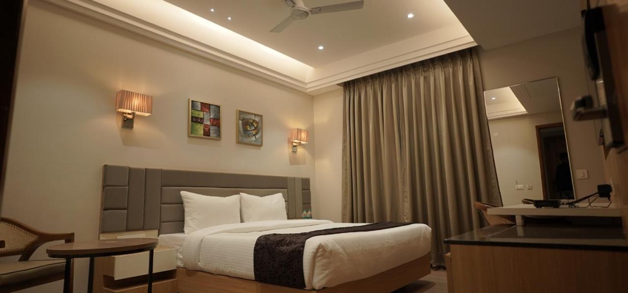 Deluxe Room - Photo 6