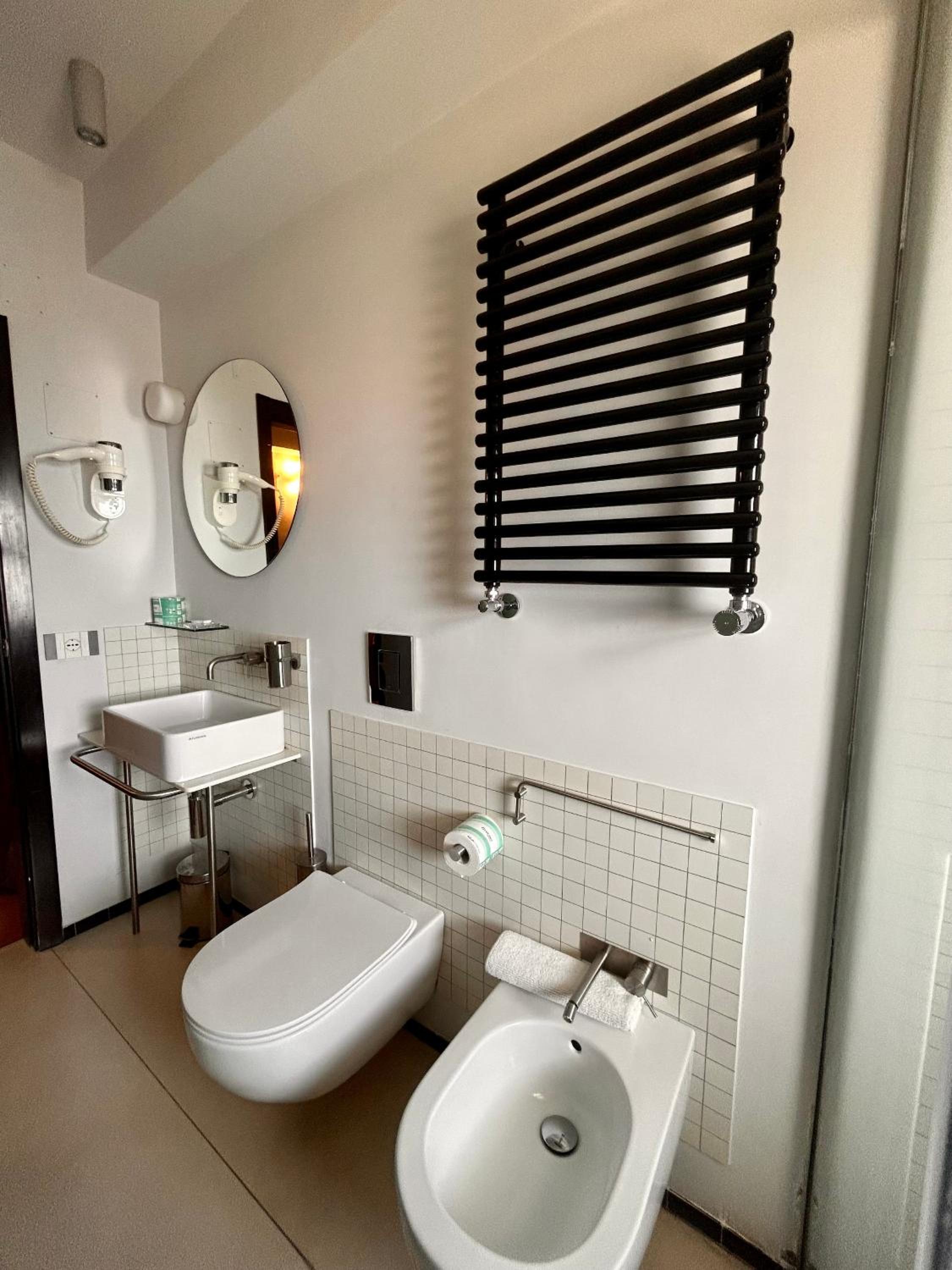 Double or Twin Room - Photo 3