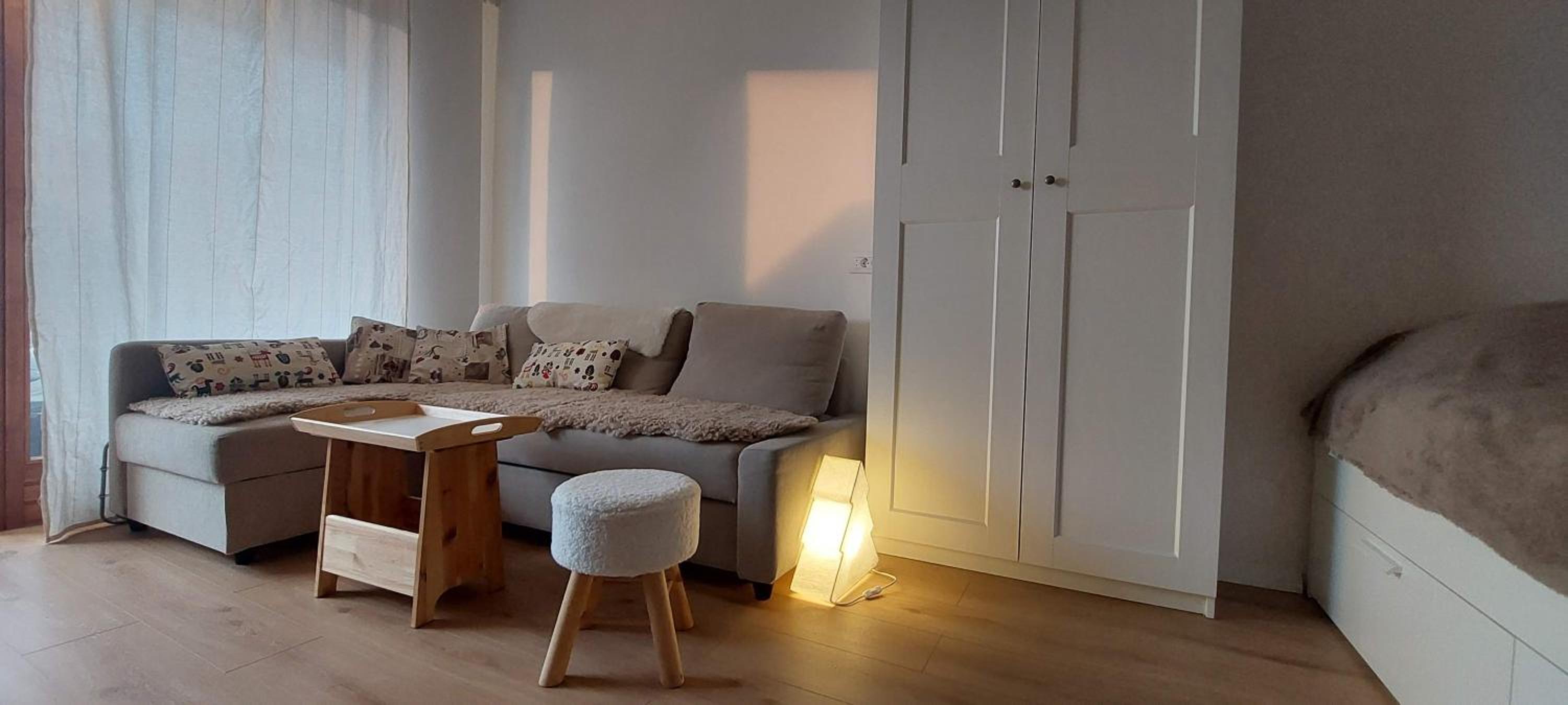One-Bedroom Apartment photo 1