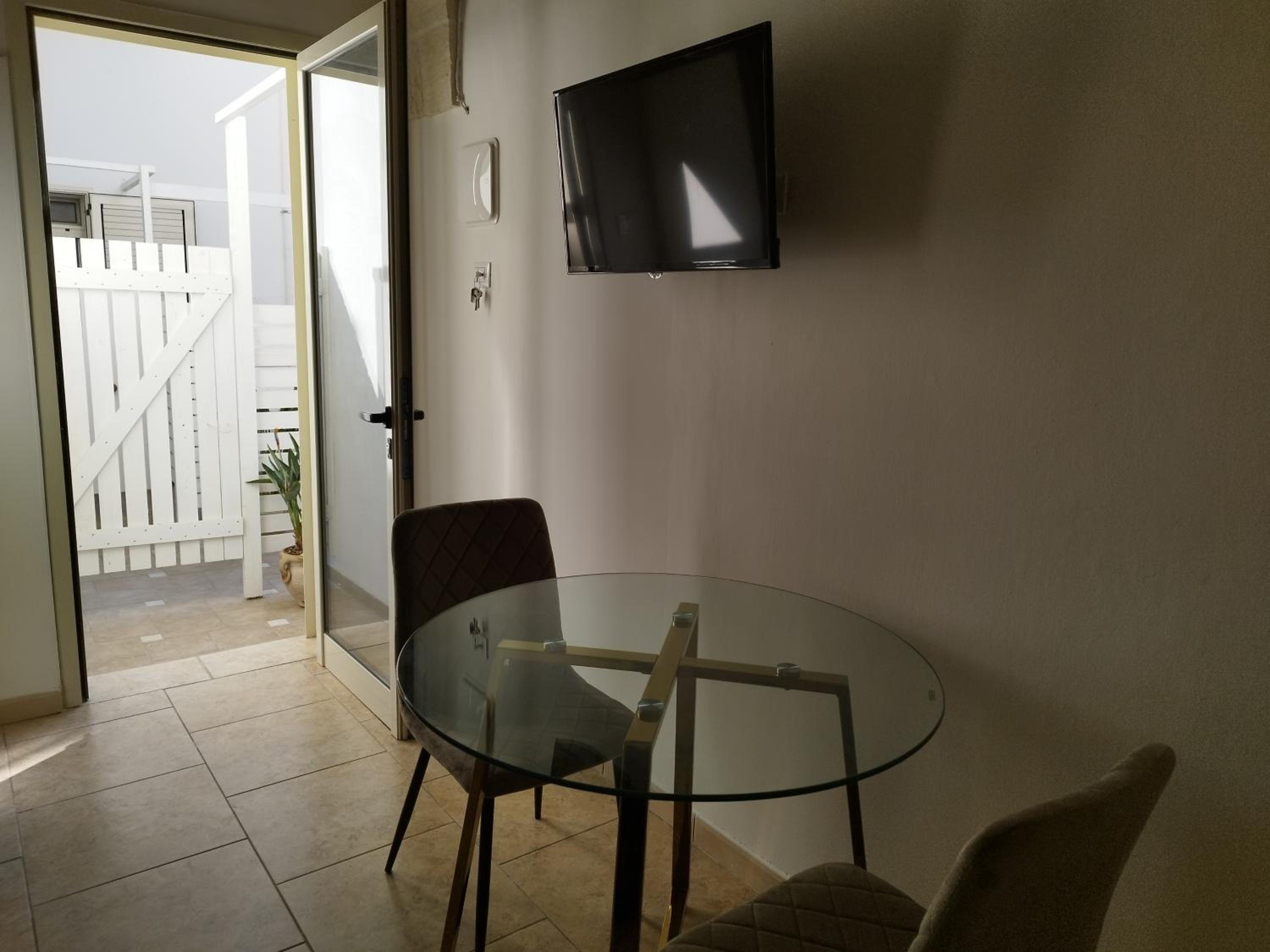Standard Studio - Photo 8