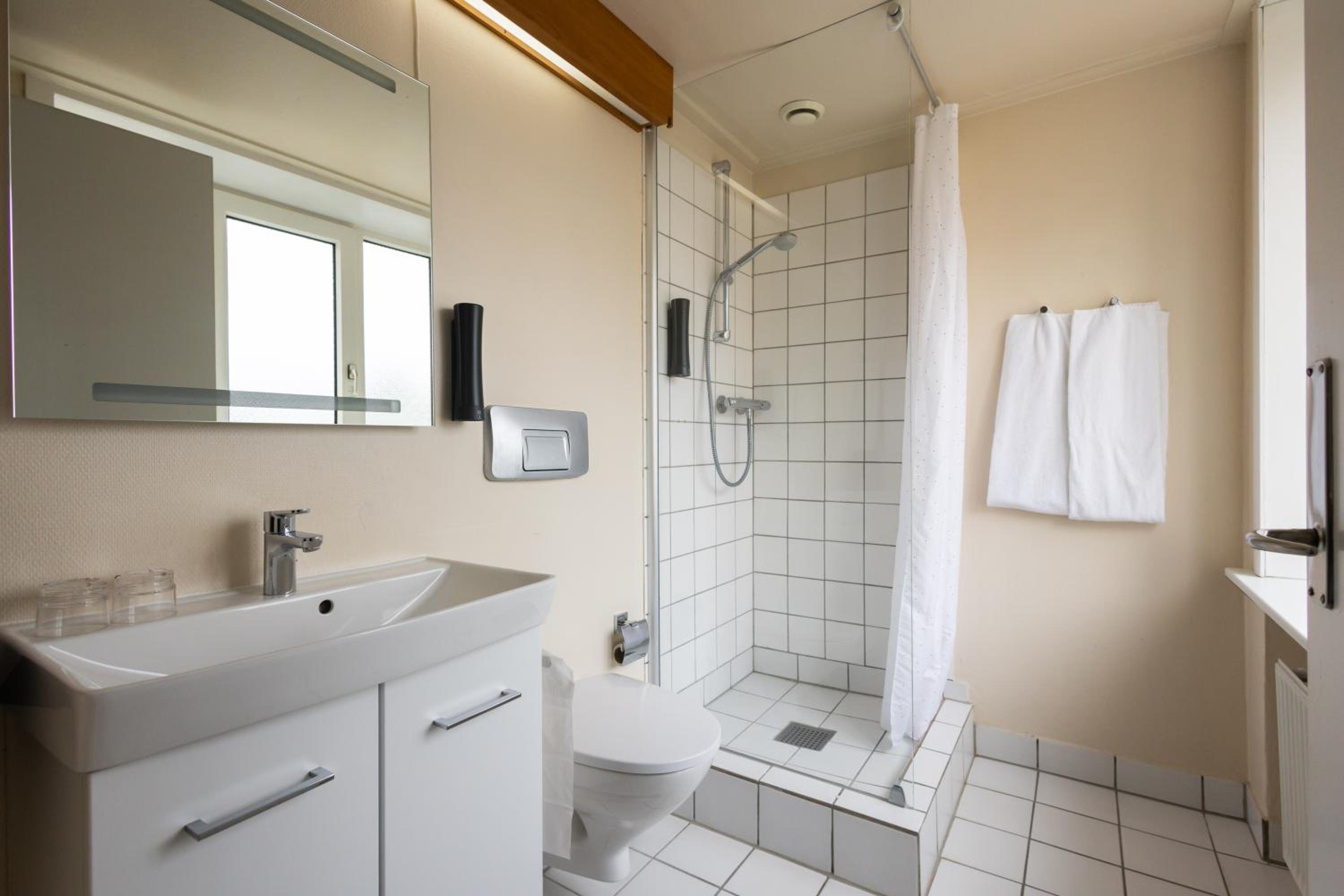 Standard Double Room - Photo 5