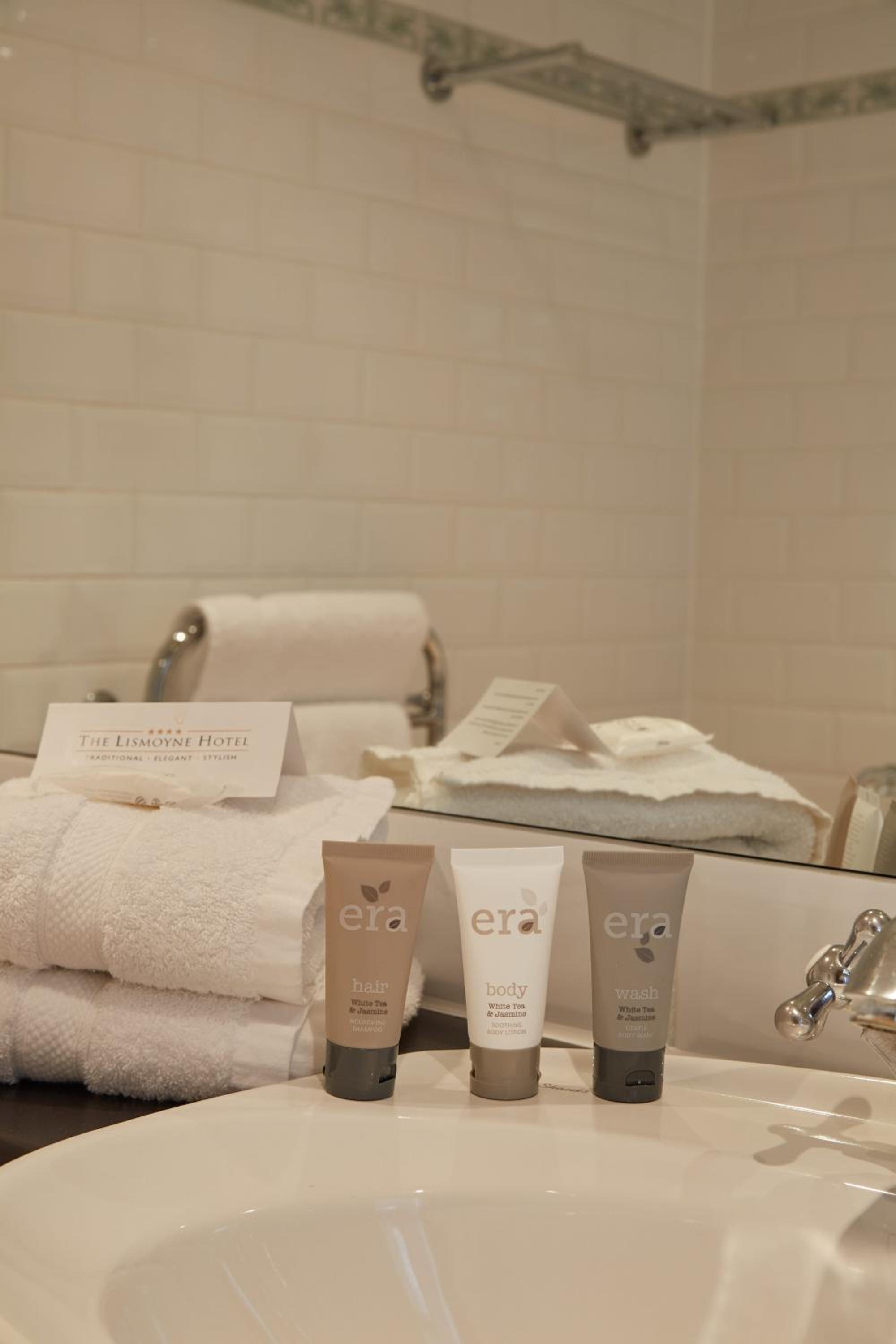 Suite with Spa Bath - Photo 2