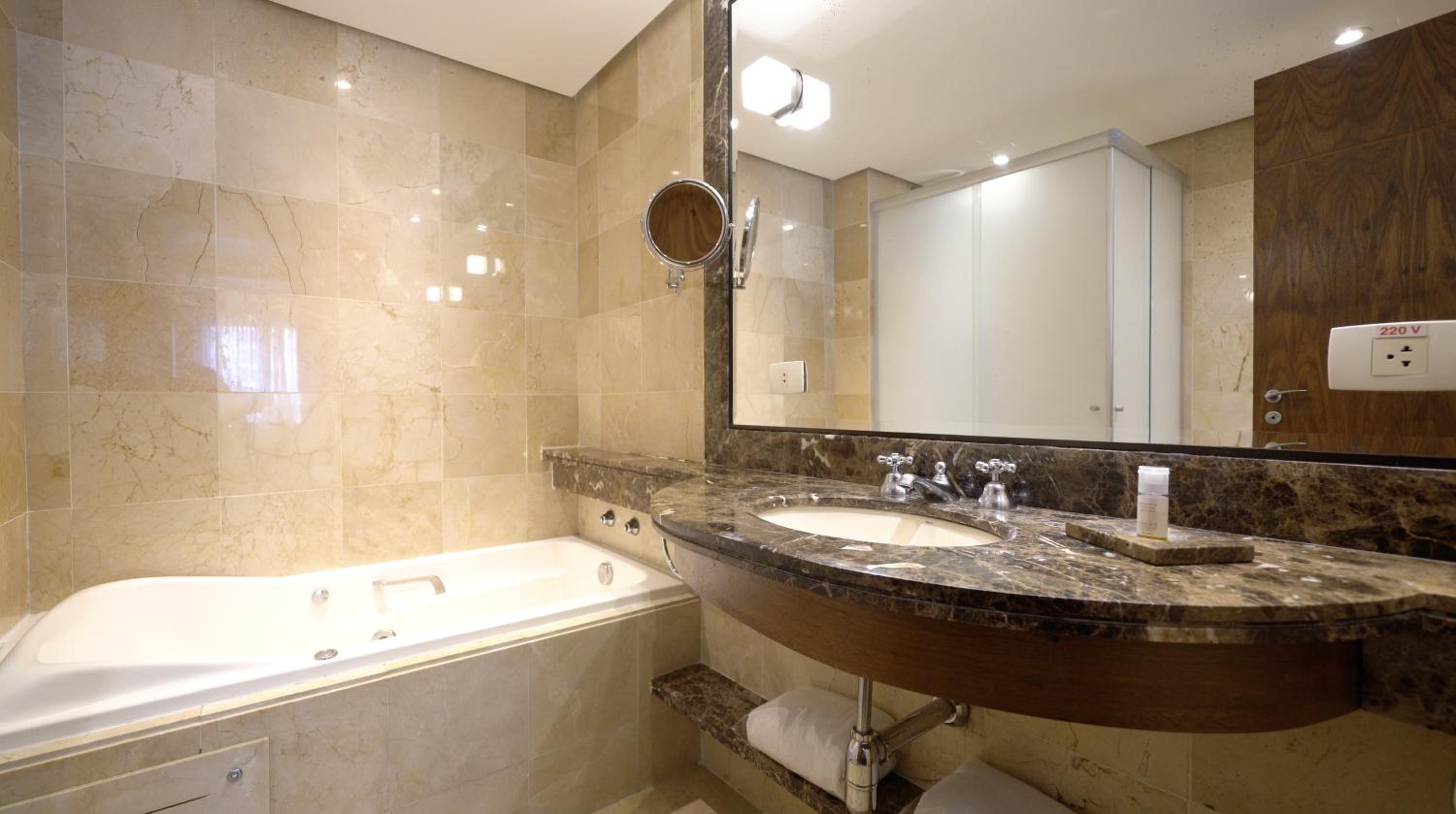 Luxury Double Suite thumbnail 5