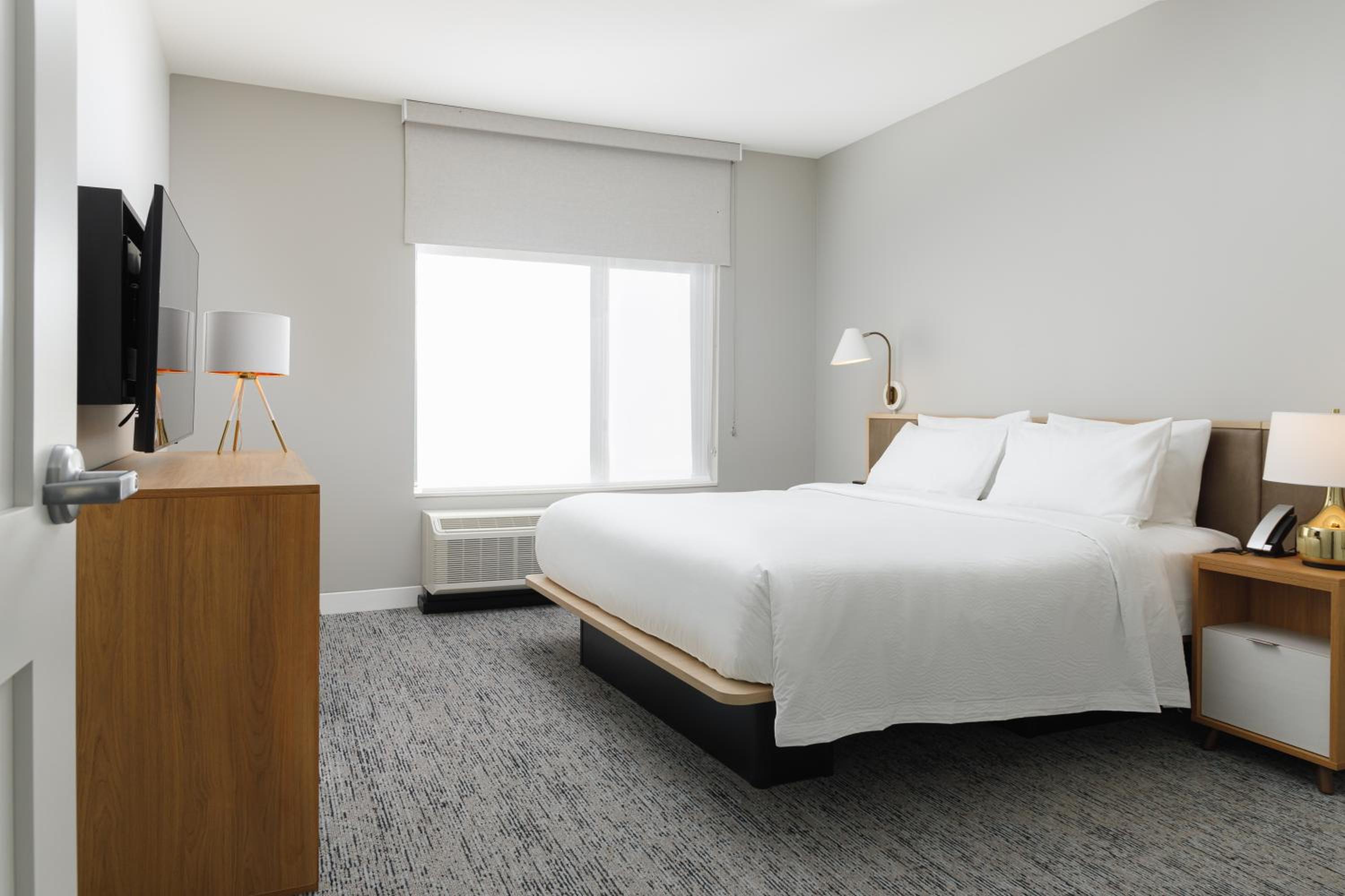 One-Bedroom King Suite with Sofa Bed  - Photo 12