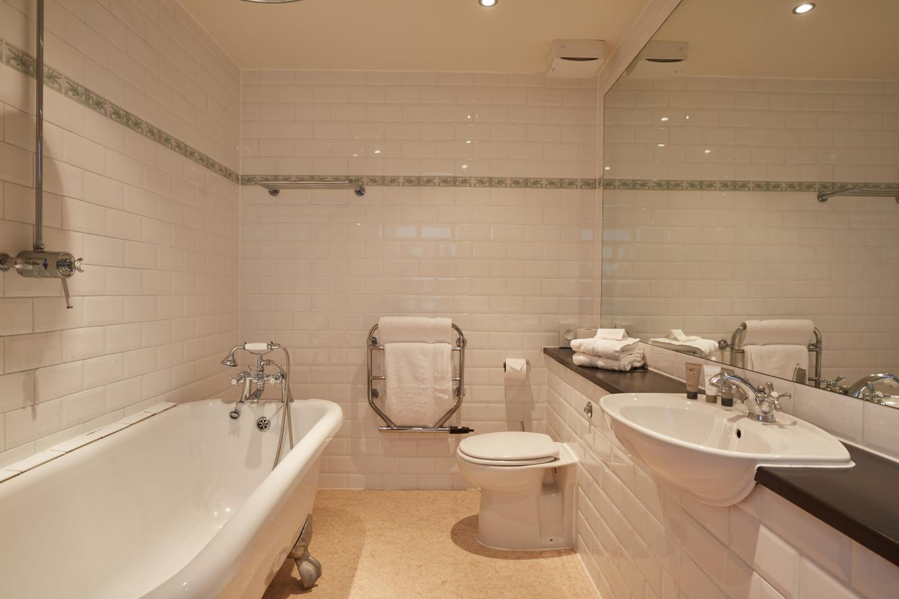 Suite - Photo 5