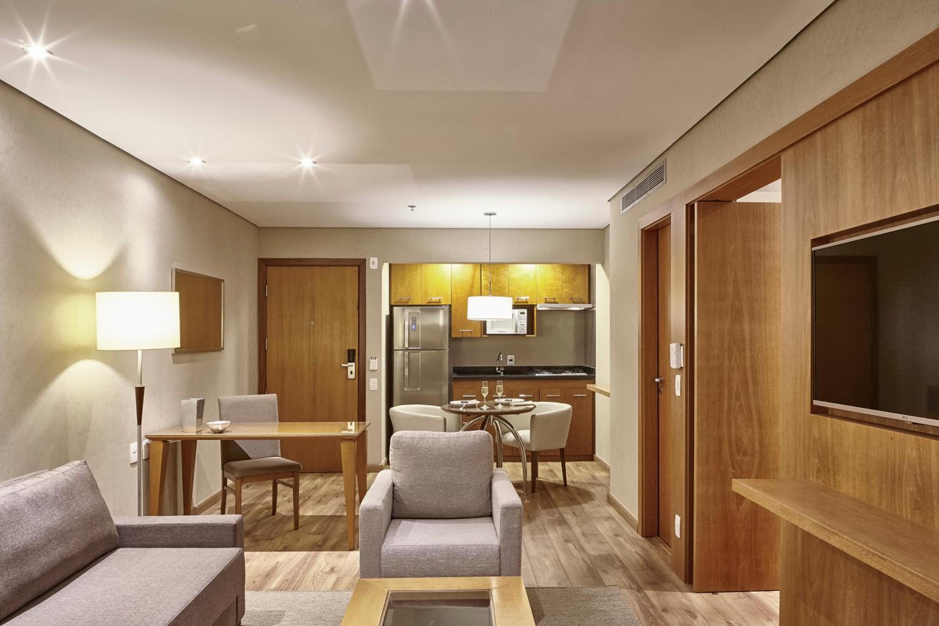 Deluxe Suite - Photo 2