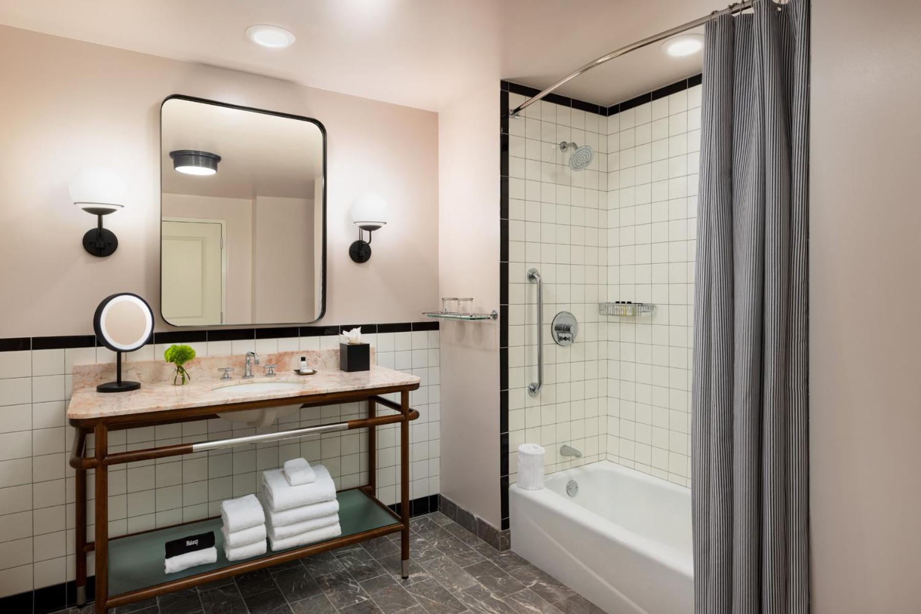 Queen Room with Two Queen Beds and Bath Tub - Mobility Access - Photo 3
