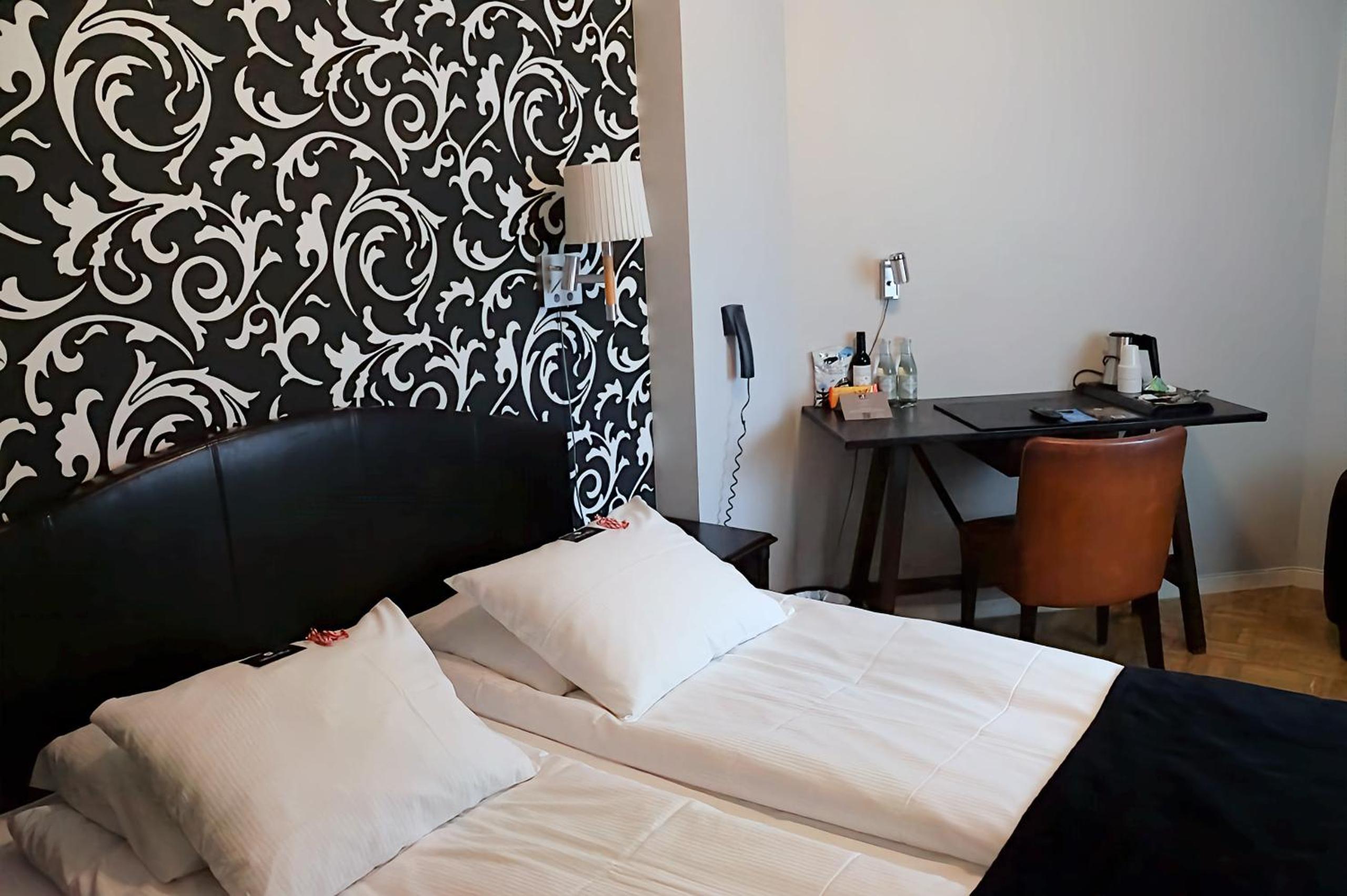 Standard King Room - Photo 4