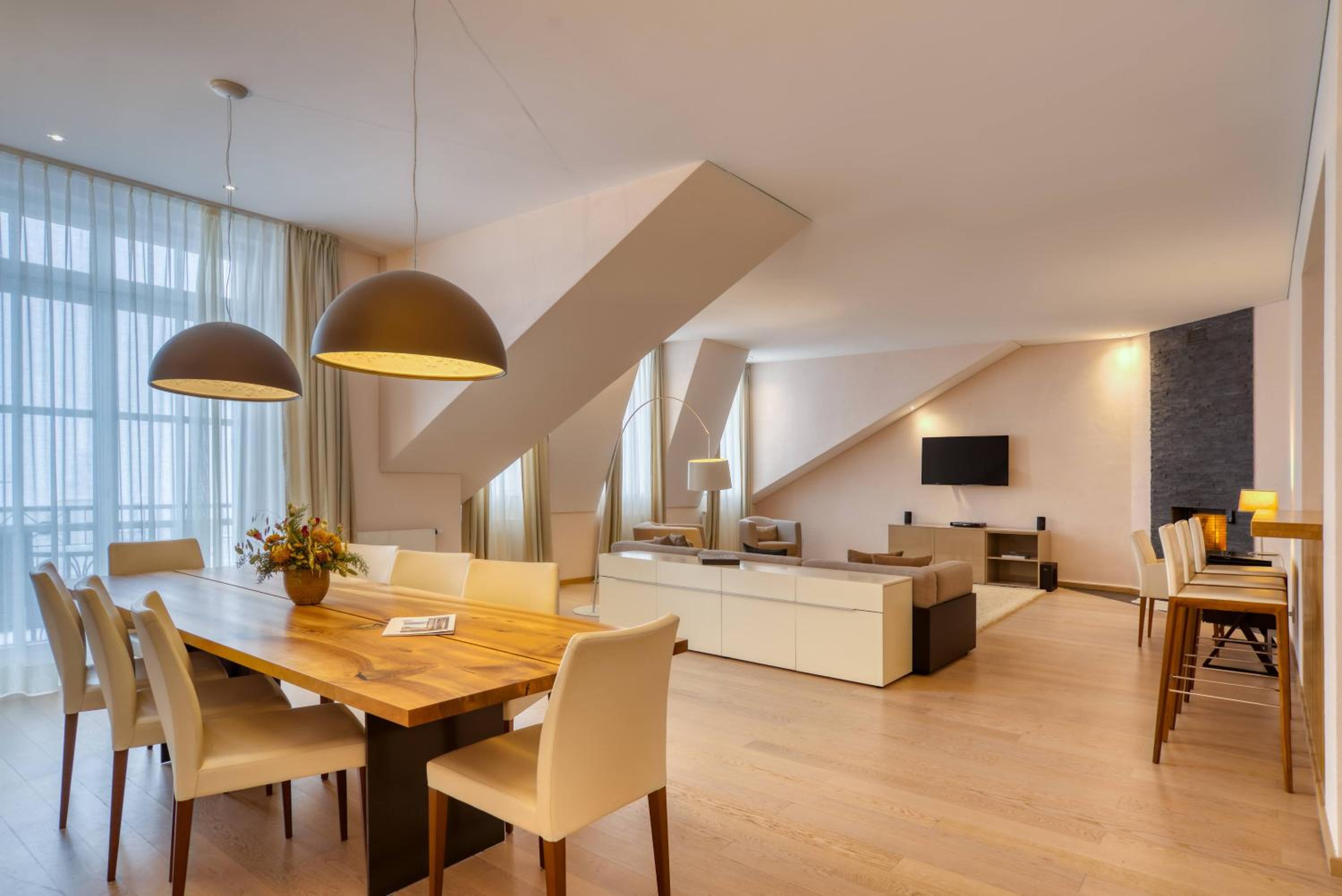 Deluxe One Bedroom Alpine Suite thumbnail 6