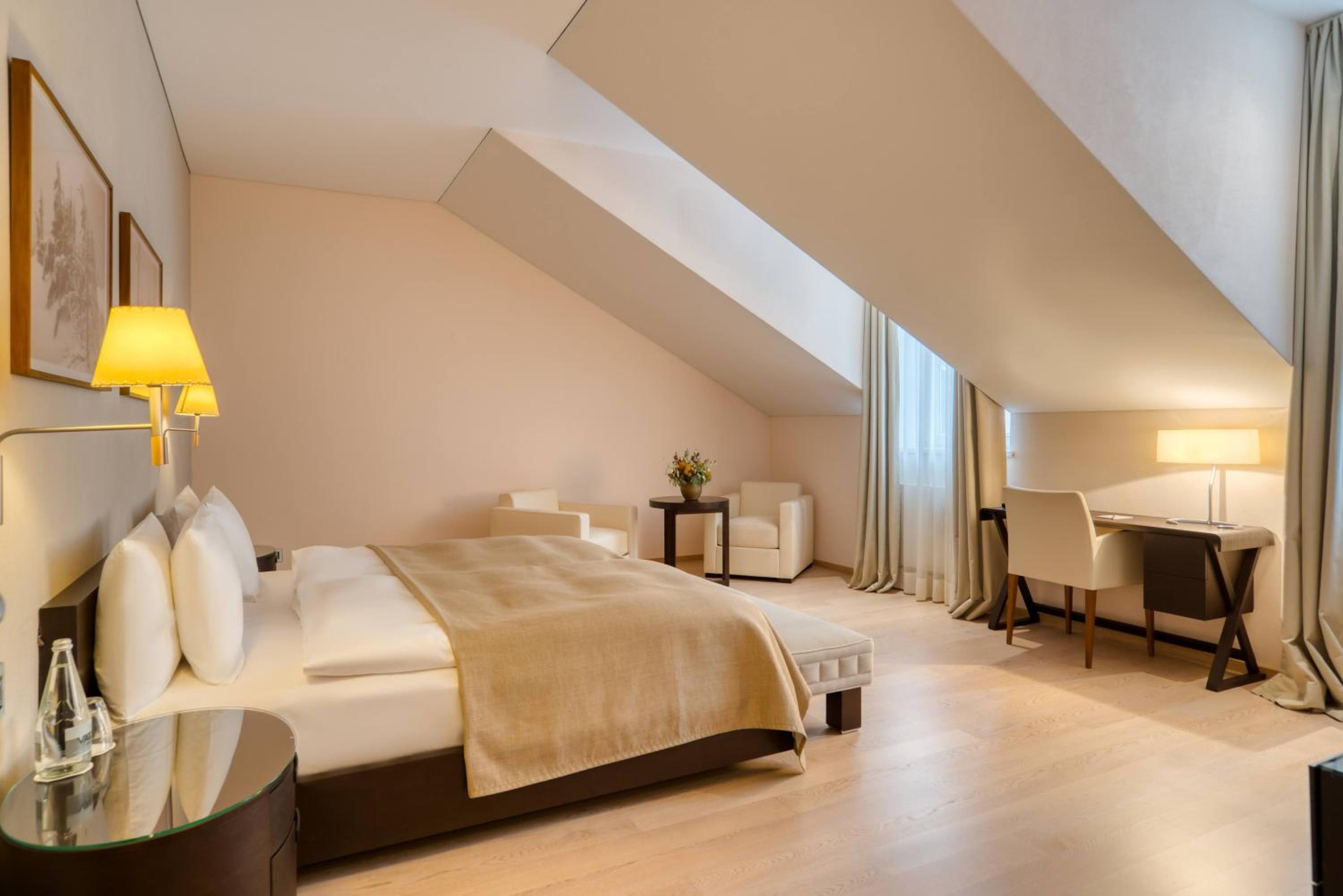 Deluxe One Bedroom Alpine Suite thumbnail 5