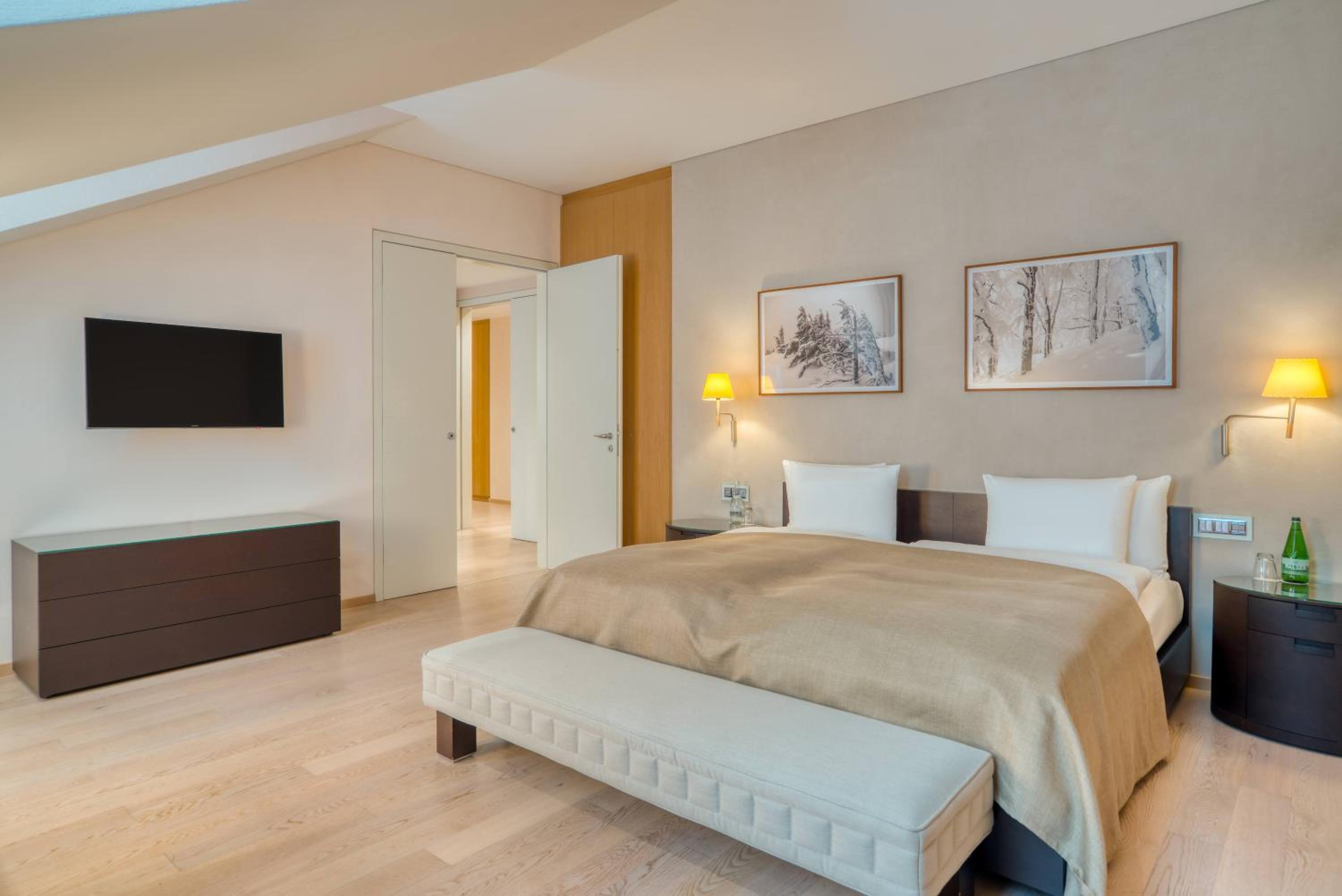 Deluxe One Bedroom Alpine Suite