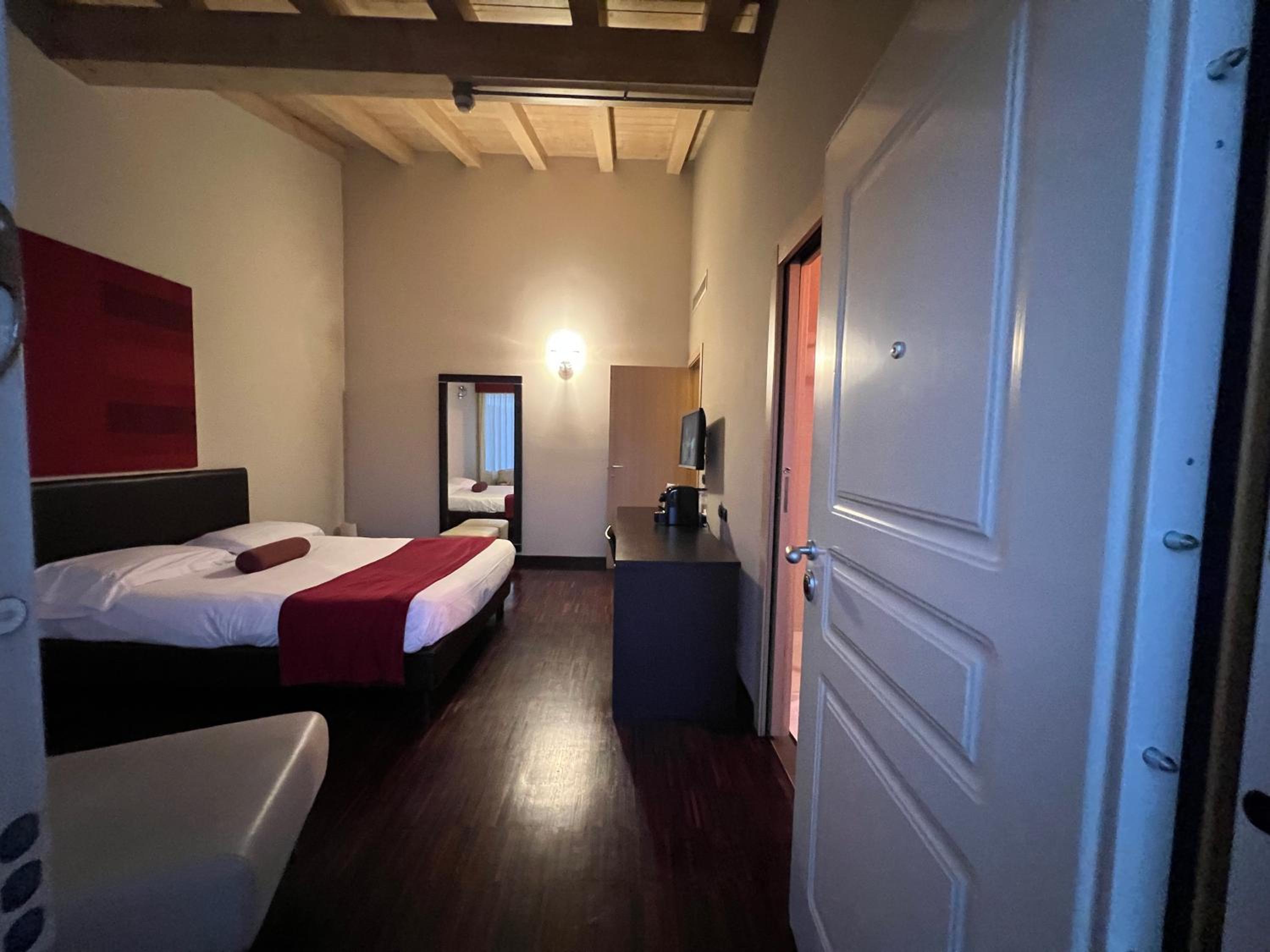 Double Room - Photo 1