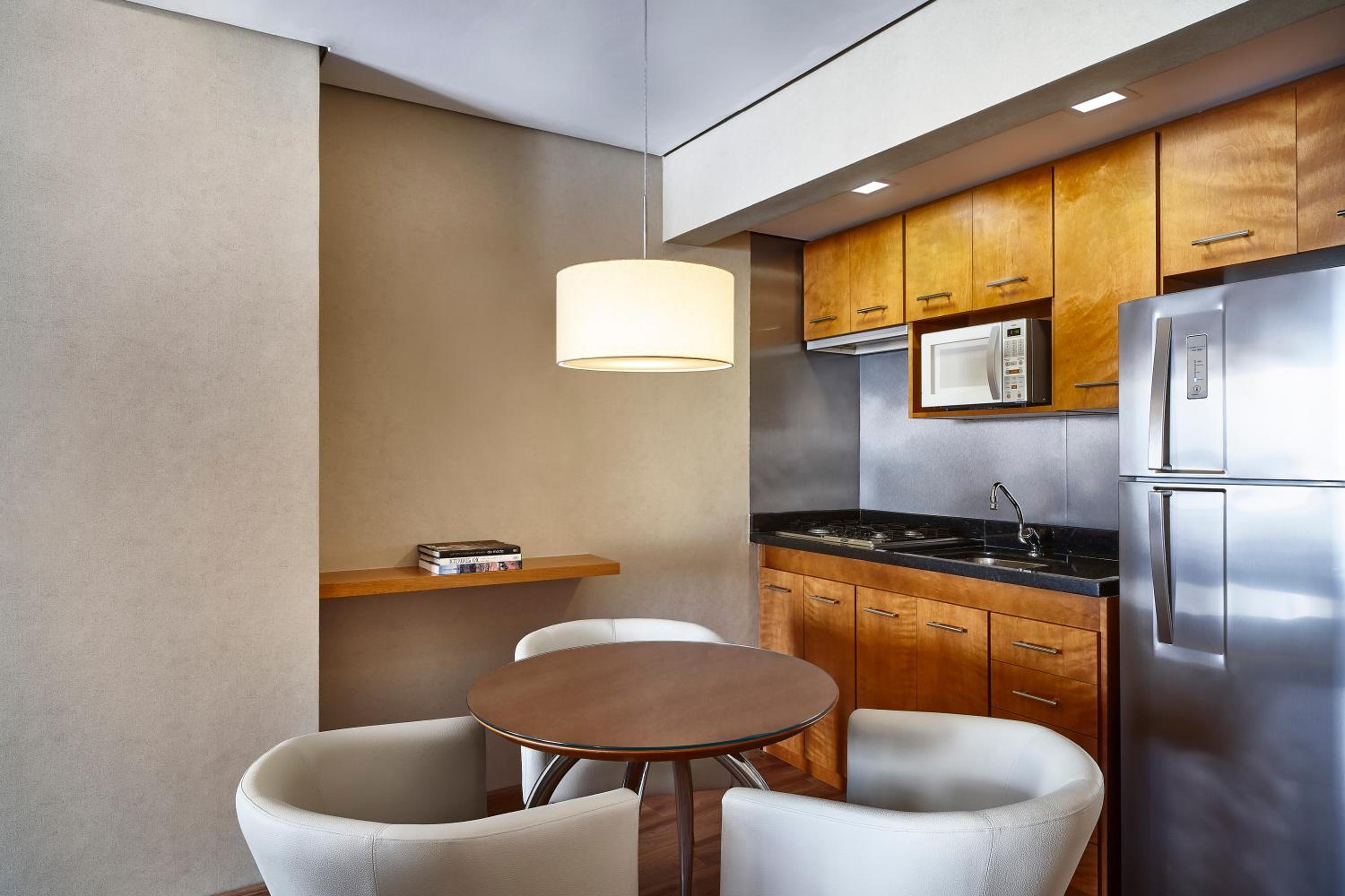 Deluxe Suite - Photo 6