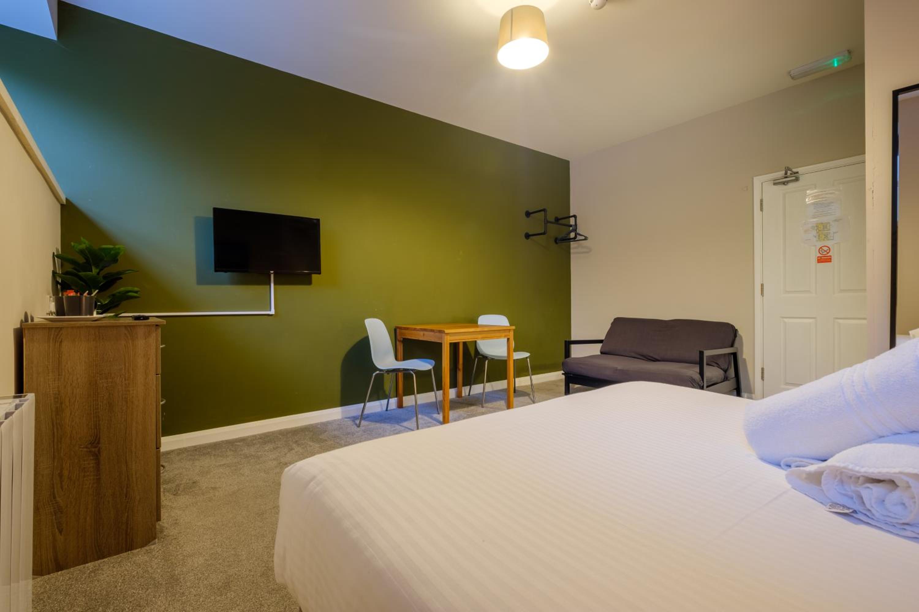 Double Room with Private Bathroom - Photo 1